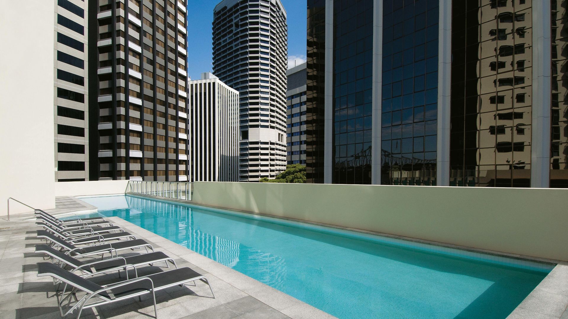 Oaks Aurora Aparthotel 4*