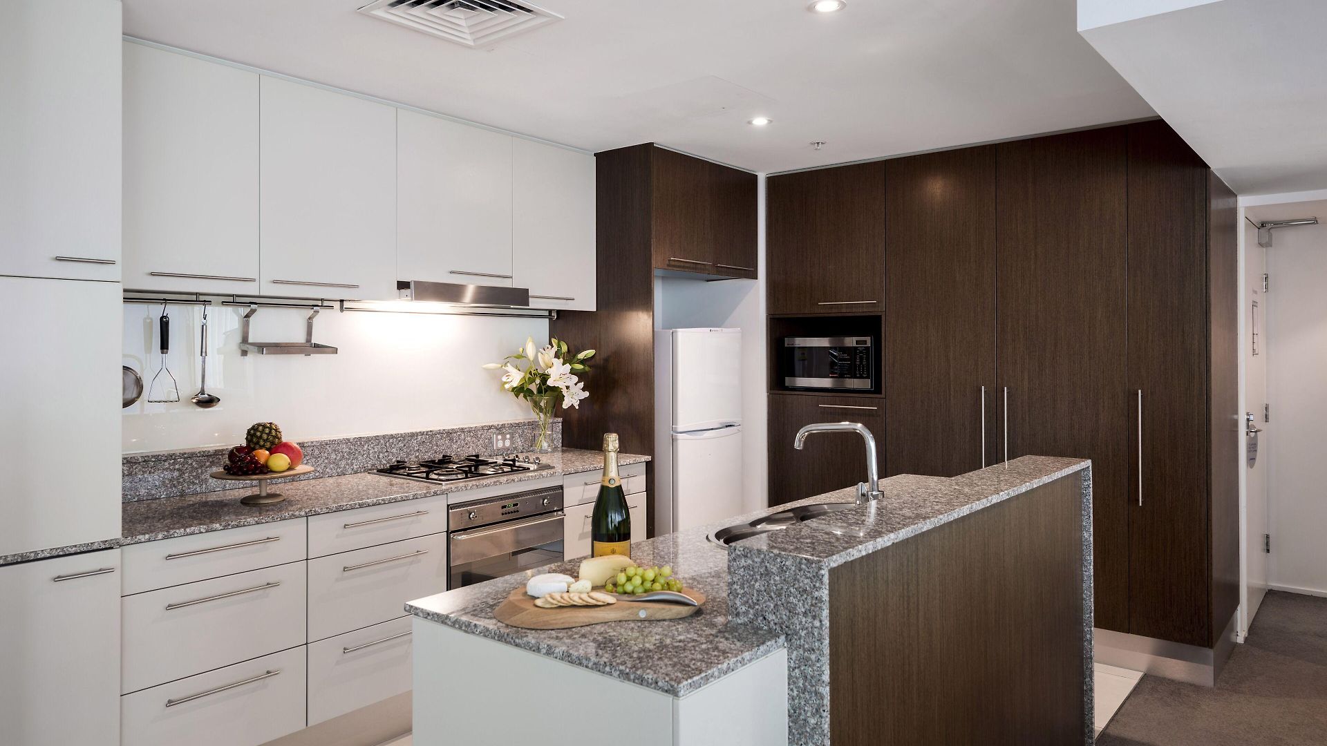 Oaks Aurora Aparthotel 4*