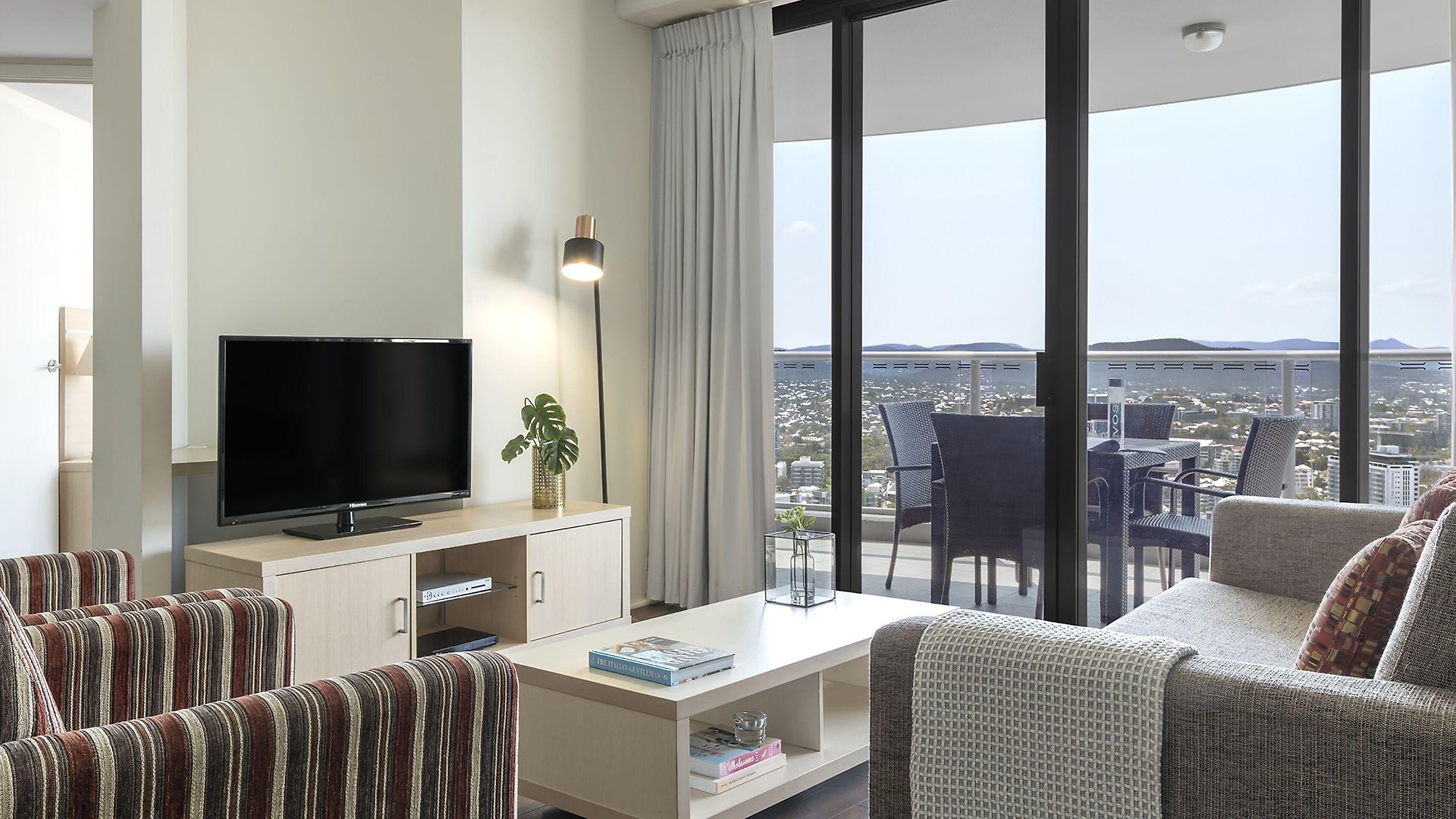 Oaks Aurora Aparthotel 4*