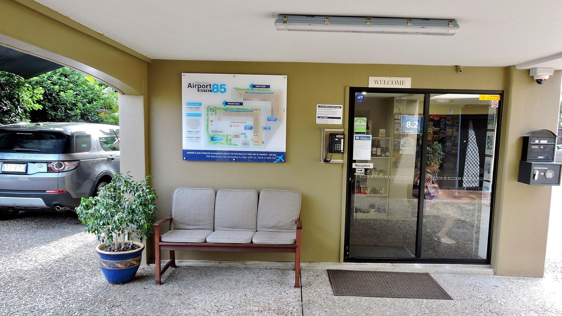 Western Airport 85 Motel