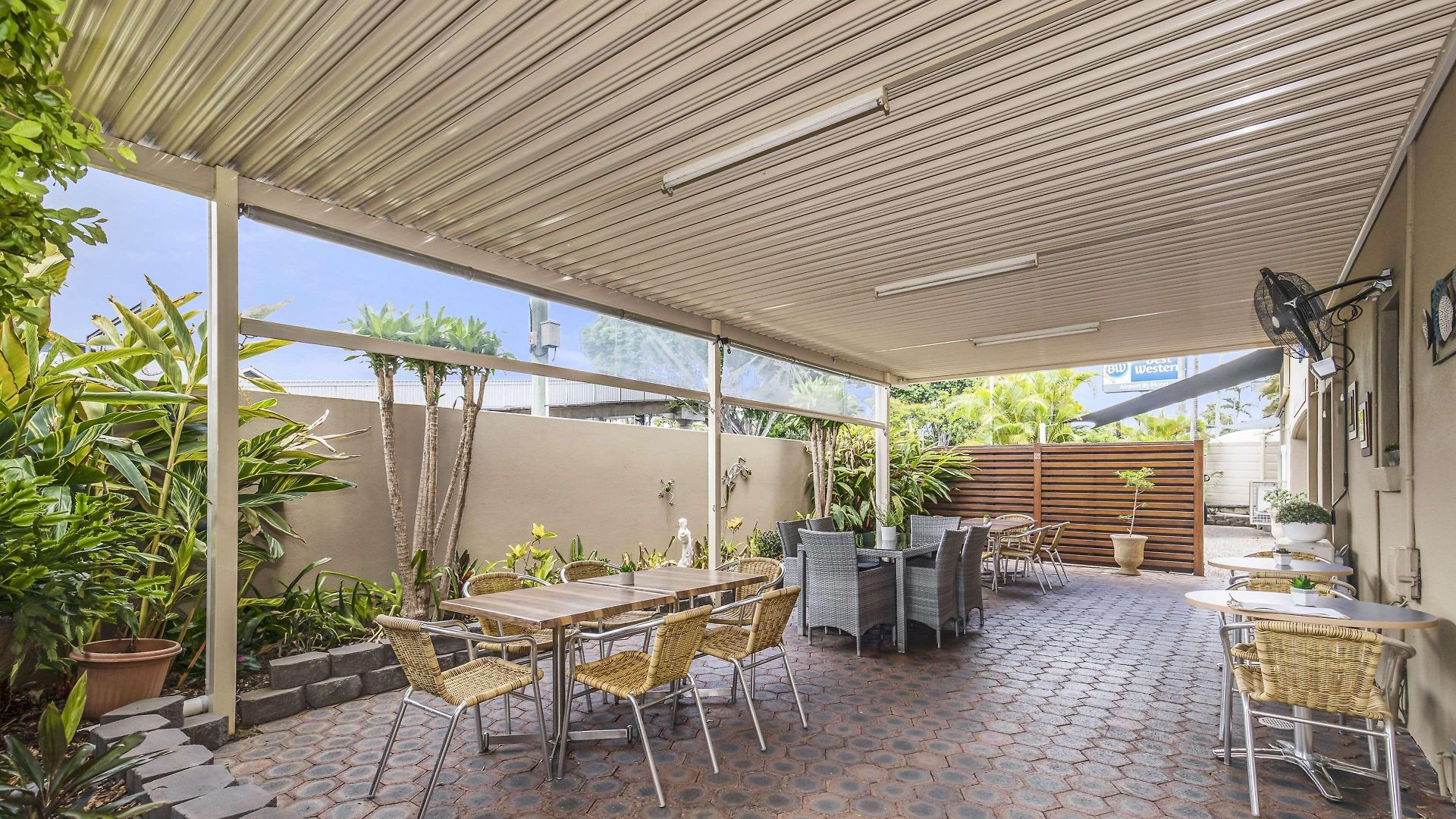 Western Airport 85 Motel 4*