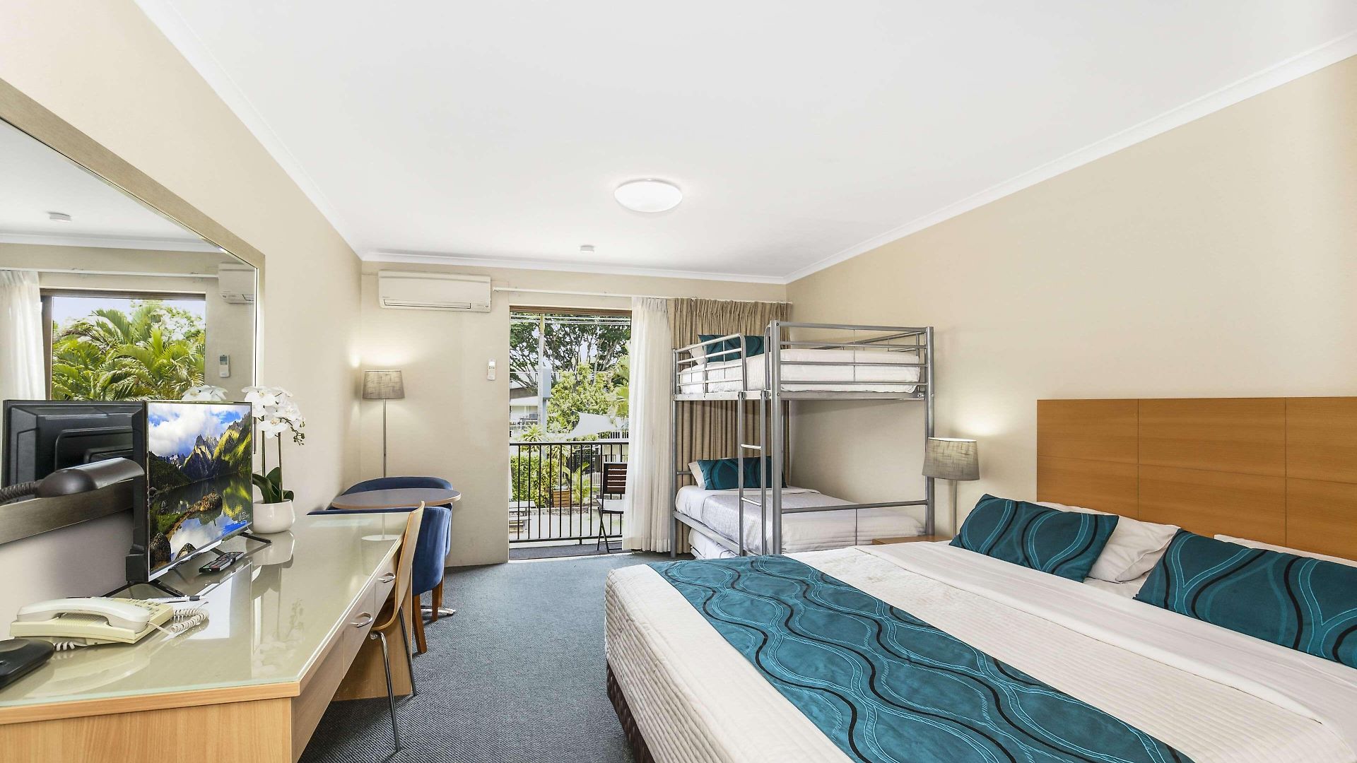 Western Airport 85 Motel 4*