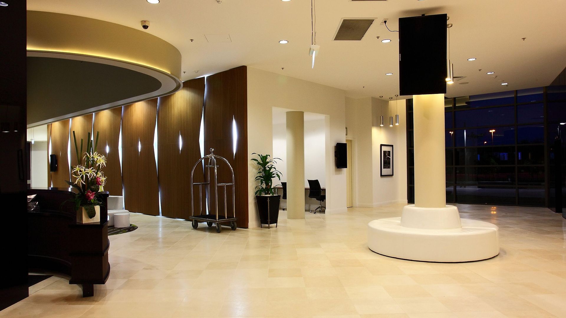 Novotel Airport 5*