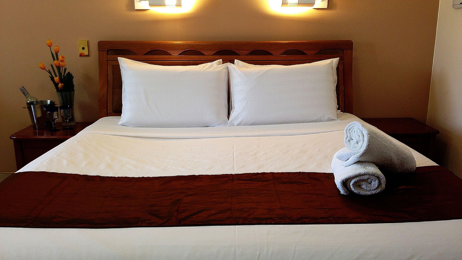 Novena Palms Motel
