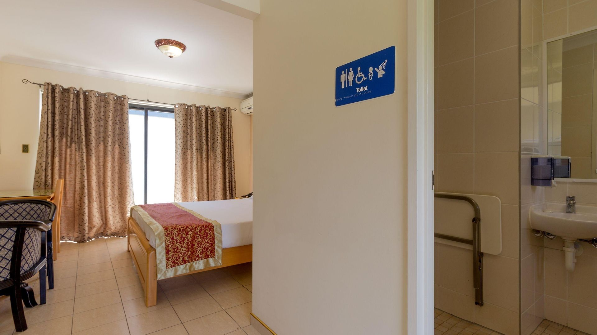 Novena Palms Motel 4*
