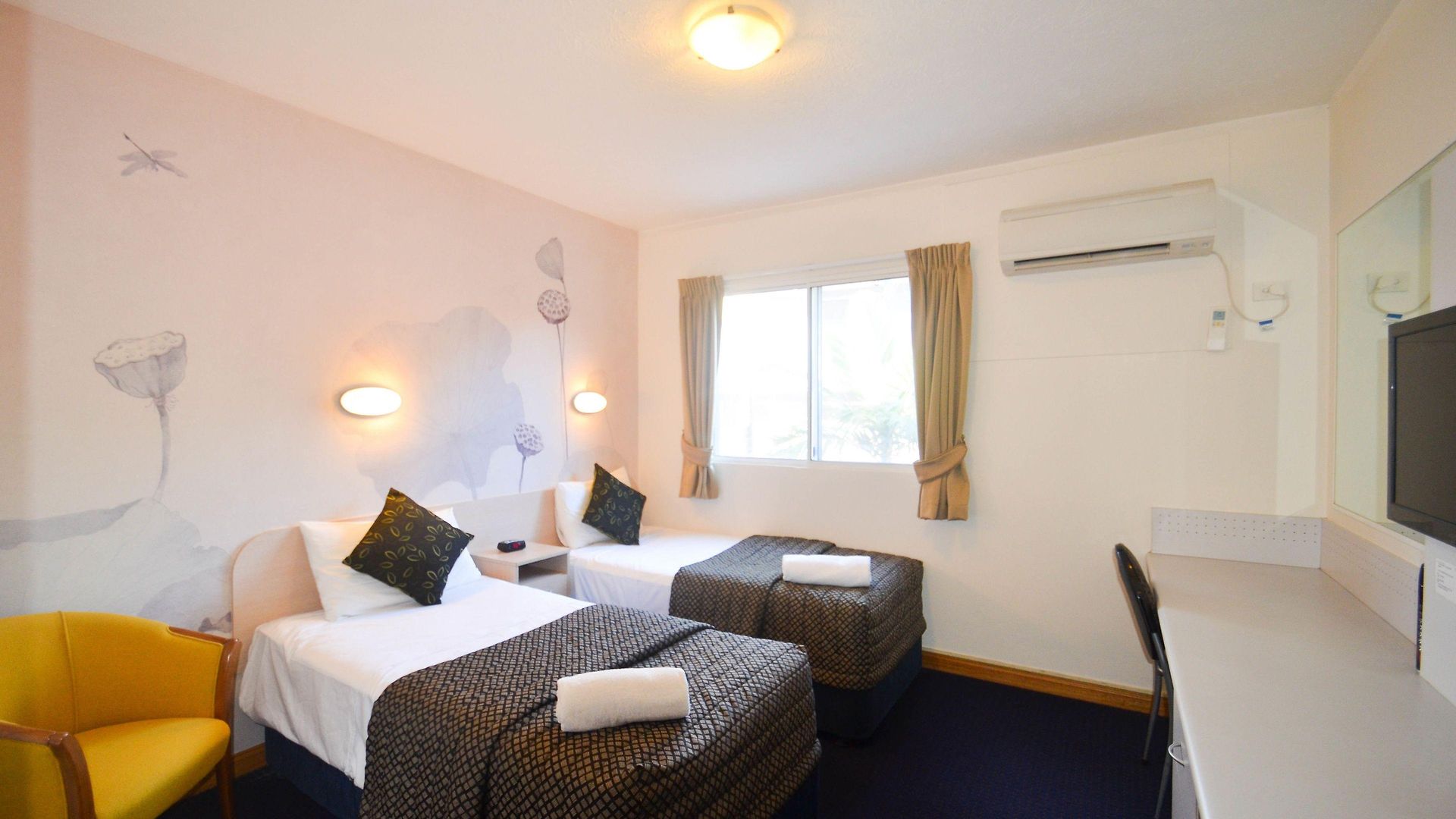 Airport Motel 4*