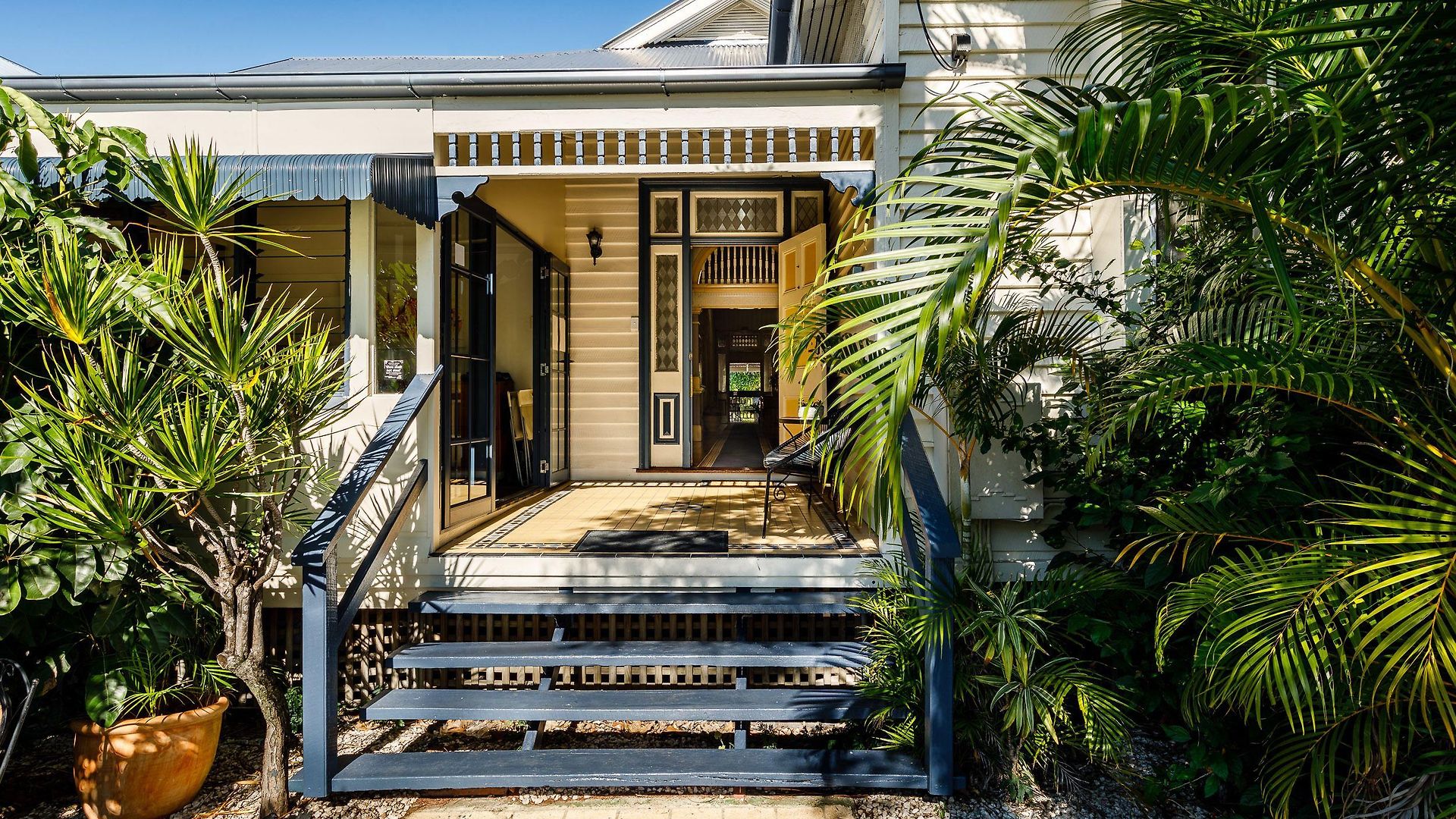 Bowen Terrace 3*