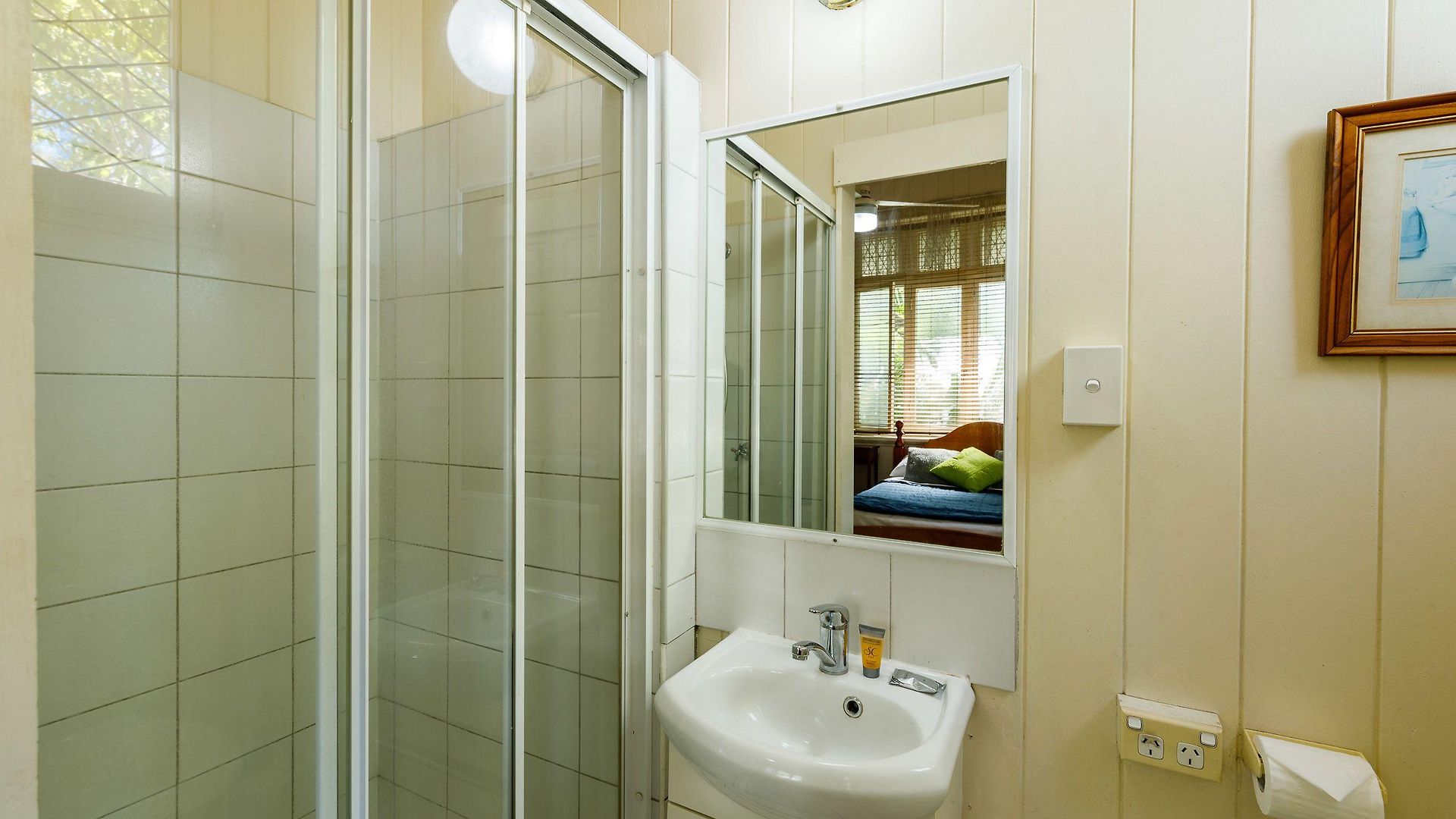 Bowen Terrace 3*