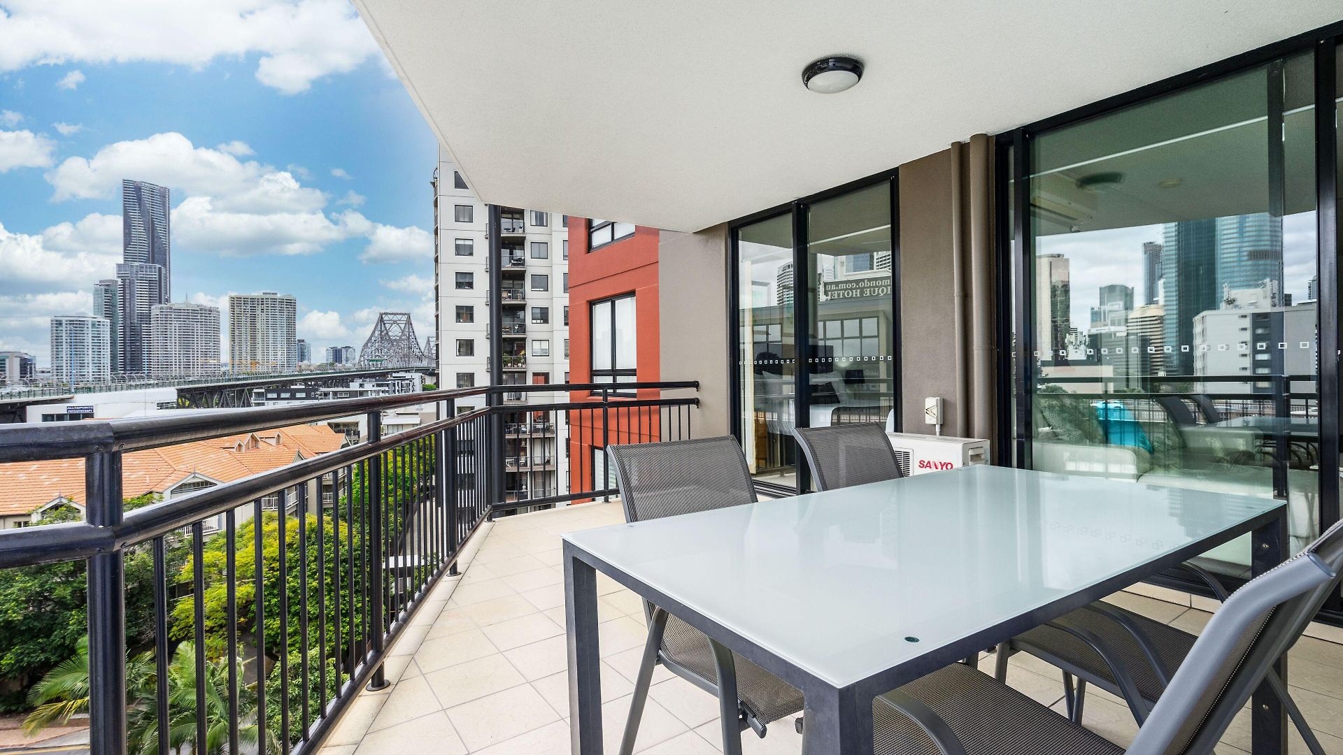 The Docks On Goodwin Aparthotel 5*