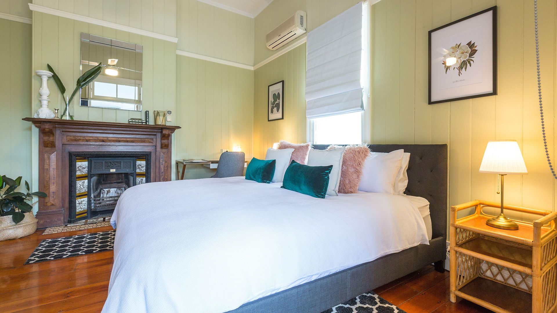 Bed & Breakfast 99 Kirkland Brisbane