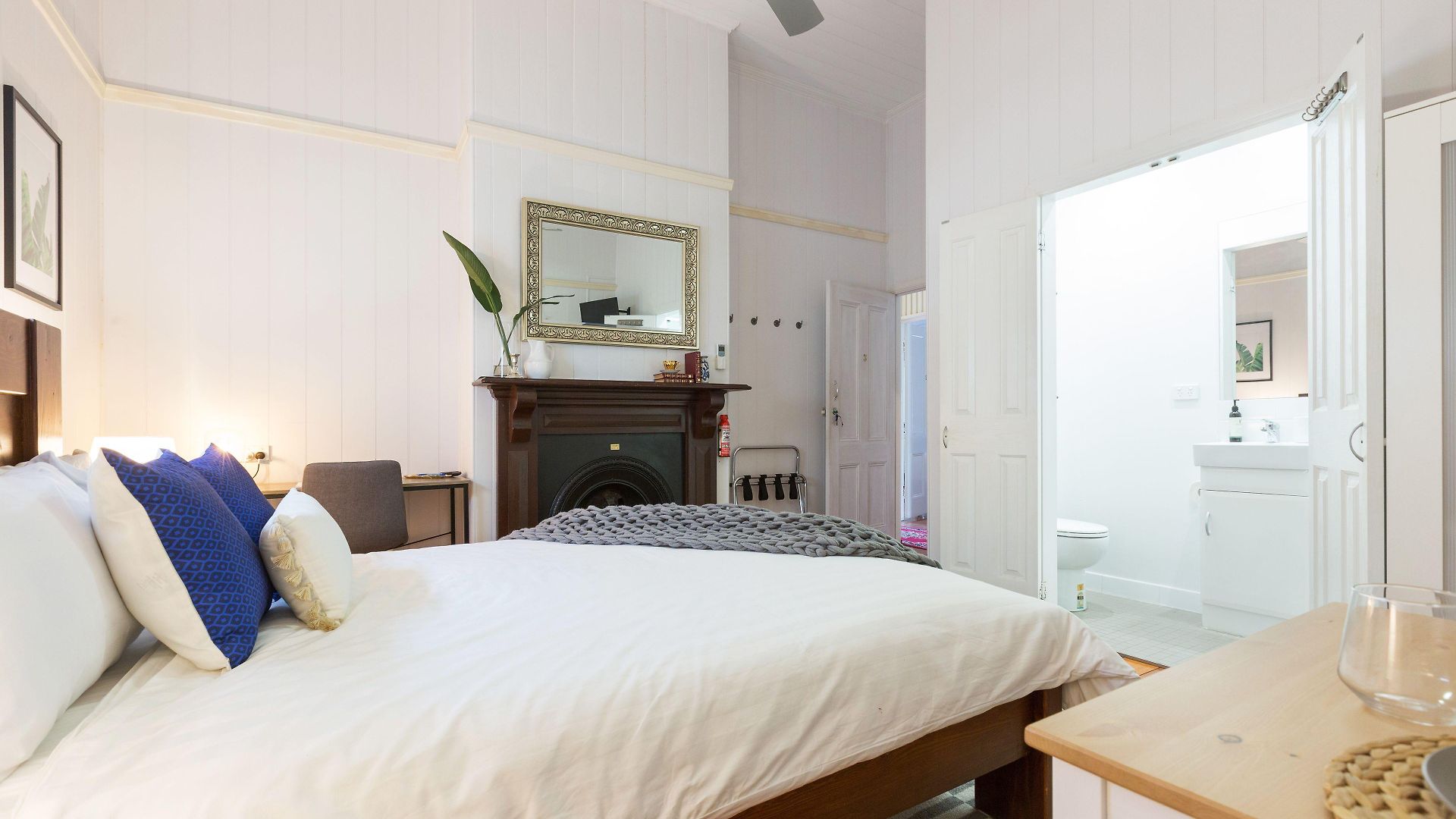 Bed & Breakfast 99 Kirkland Brisbane
