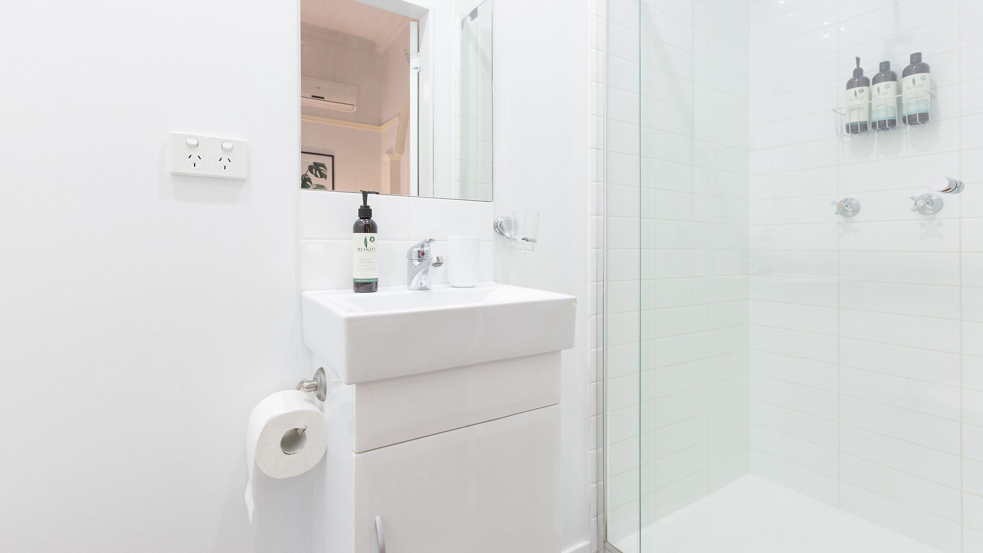 Bed & Breakfast 99 Kirkland Brisbane