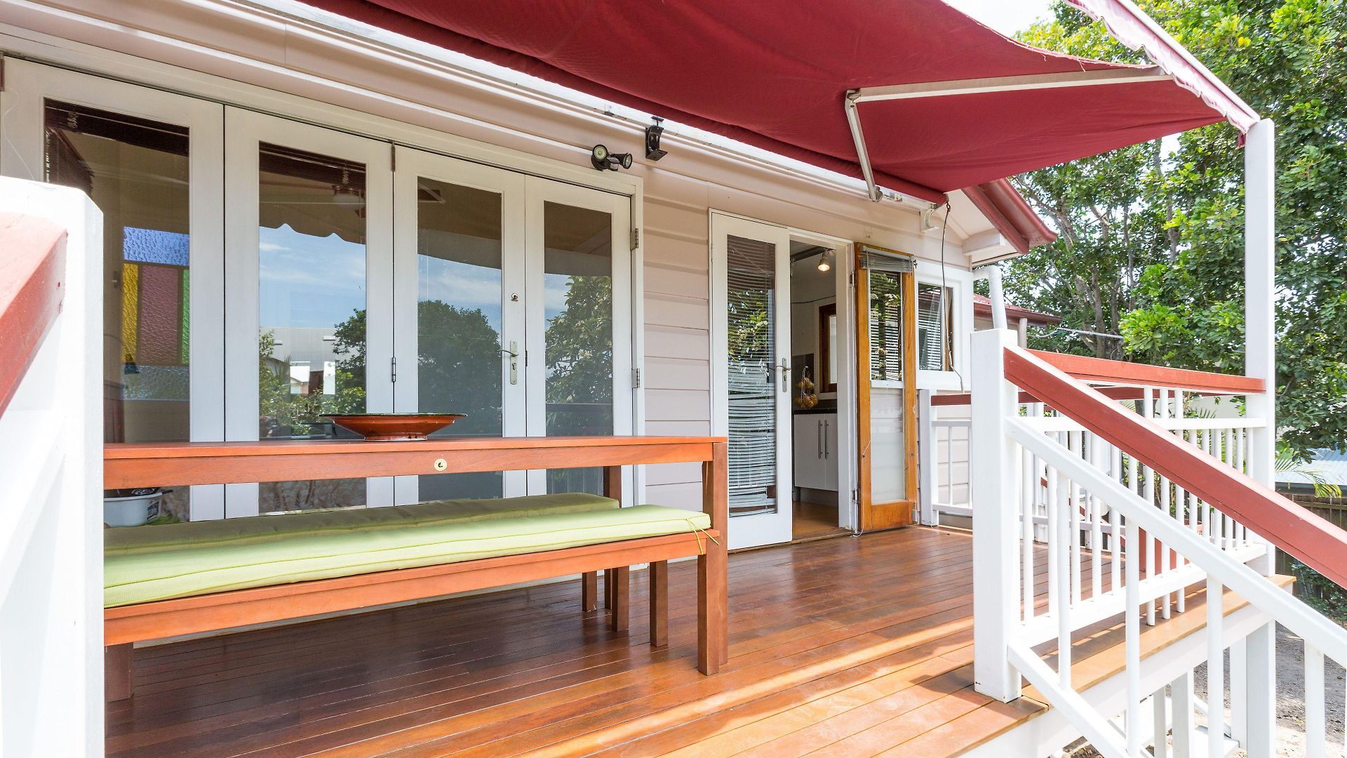 Bed & Breakfast 99 Kirkland Brisbane
