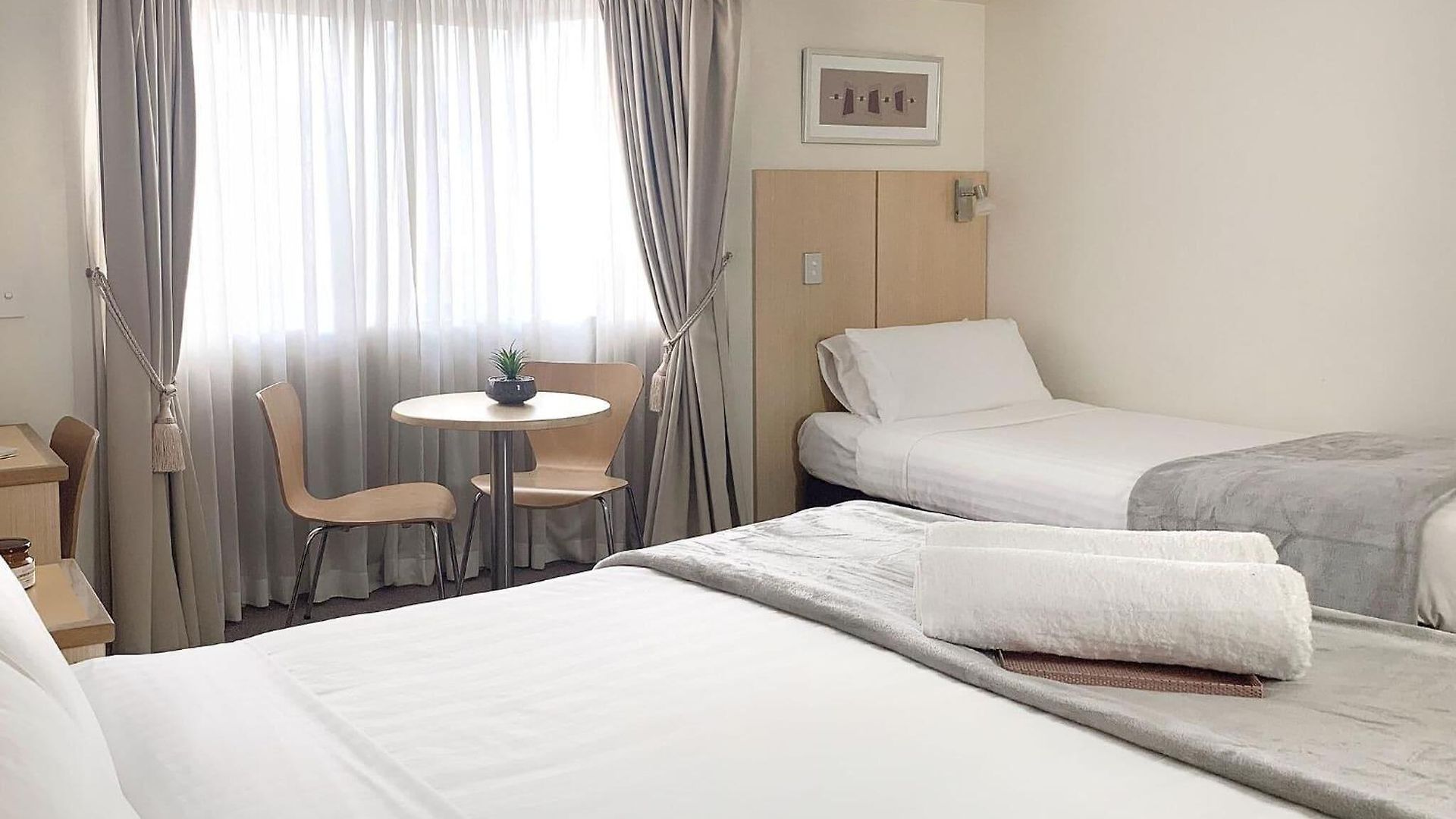 Airport Ascot 4*