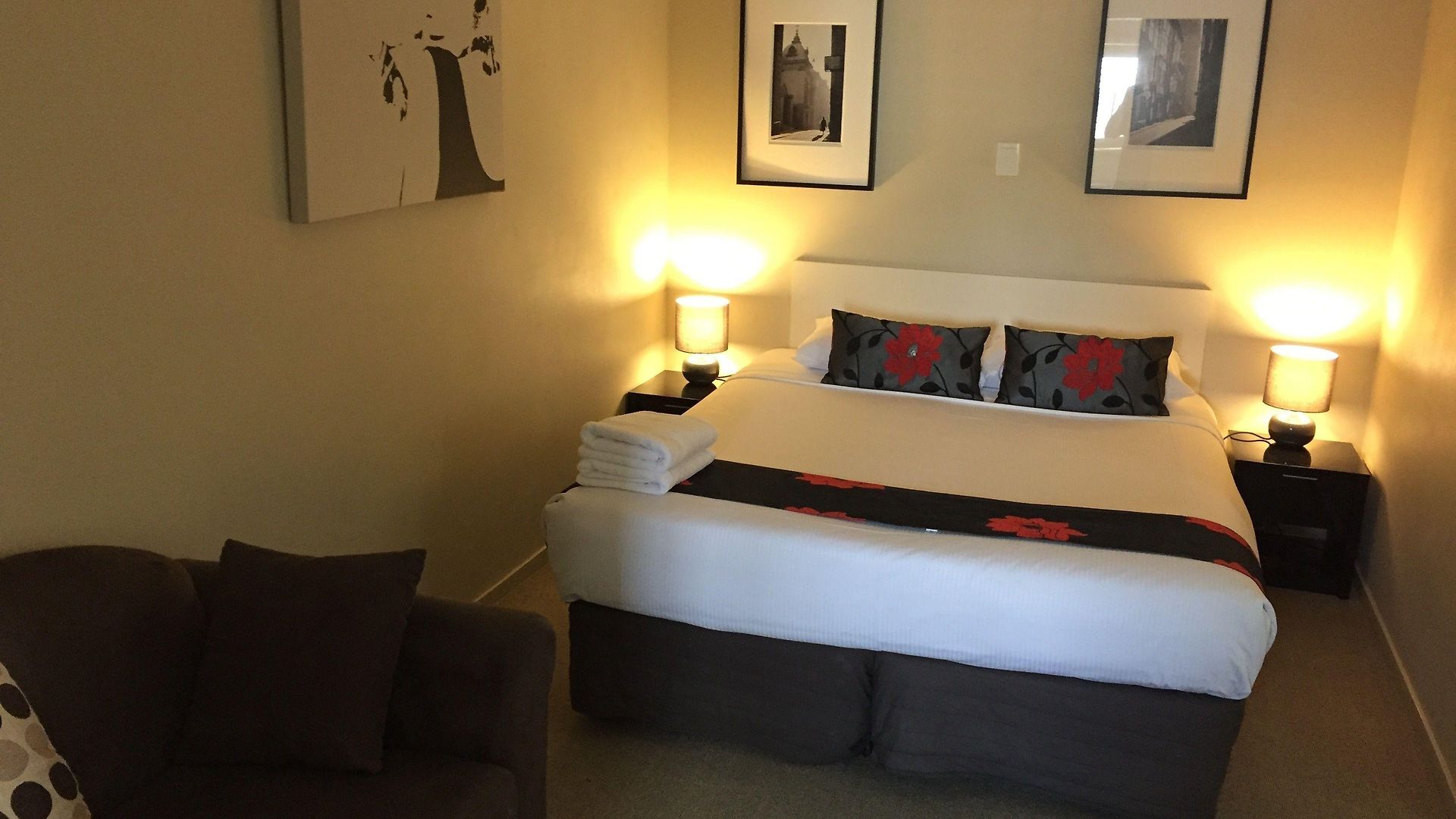 Street Aparthotel