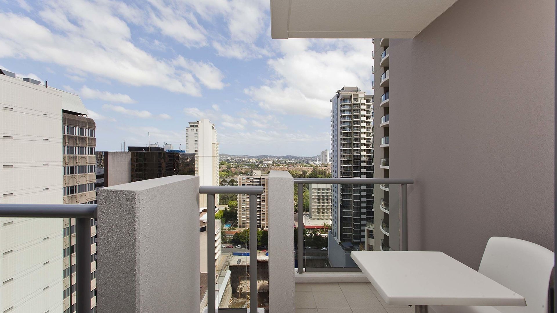 Mantra Midtown Aparthotel 4*