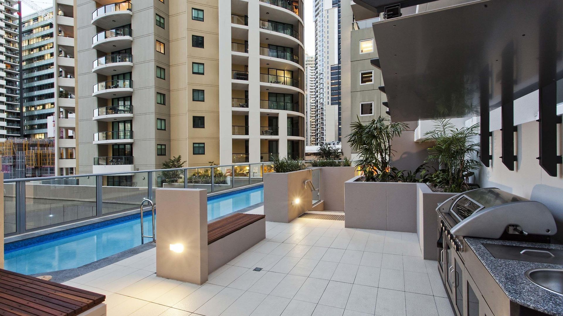 Mantra Midtown 4*