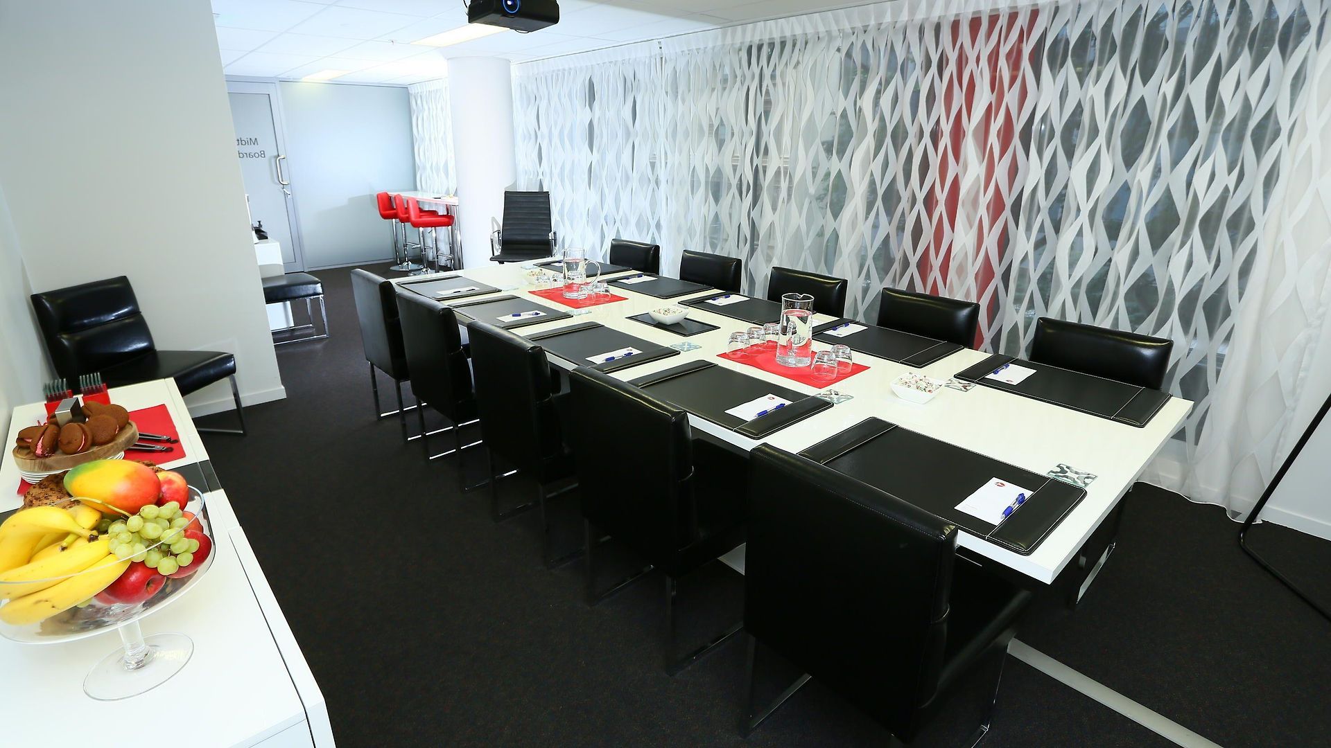 Mantra Midtown 4*