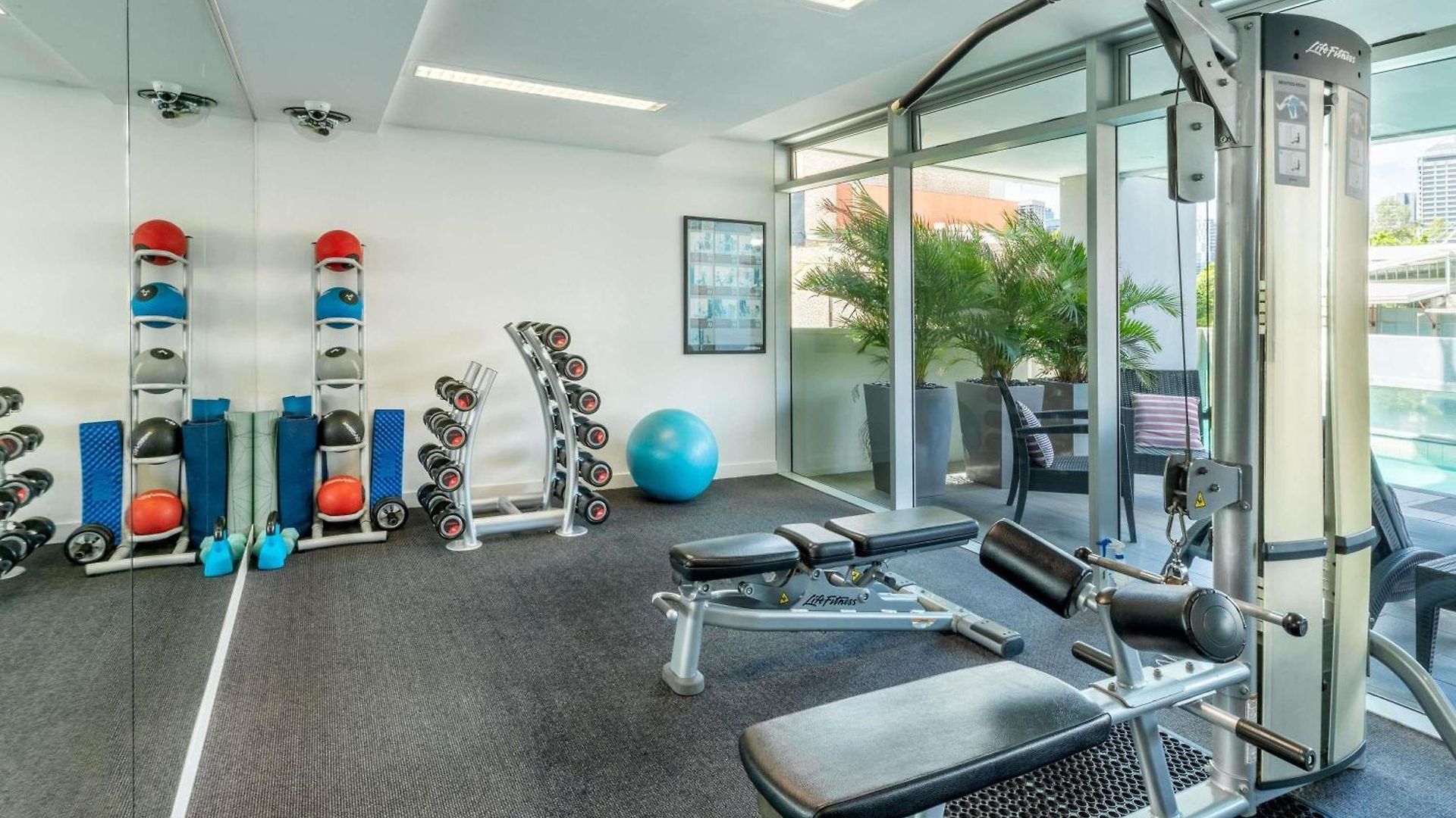 Hotel Mantra South Bank 4*