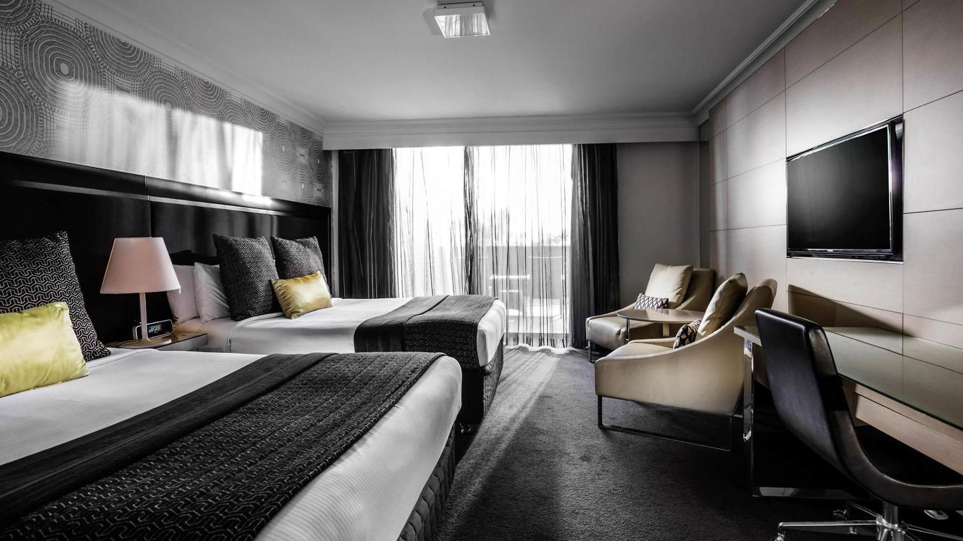 Pullman King George Square Hotel