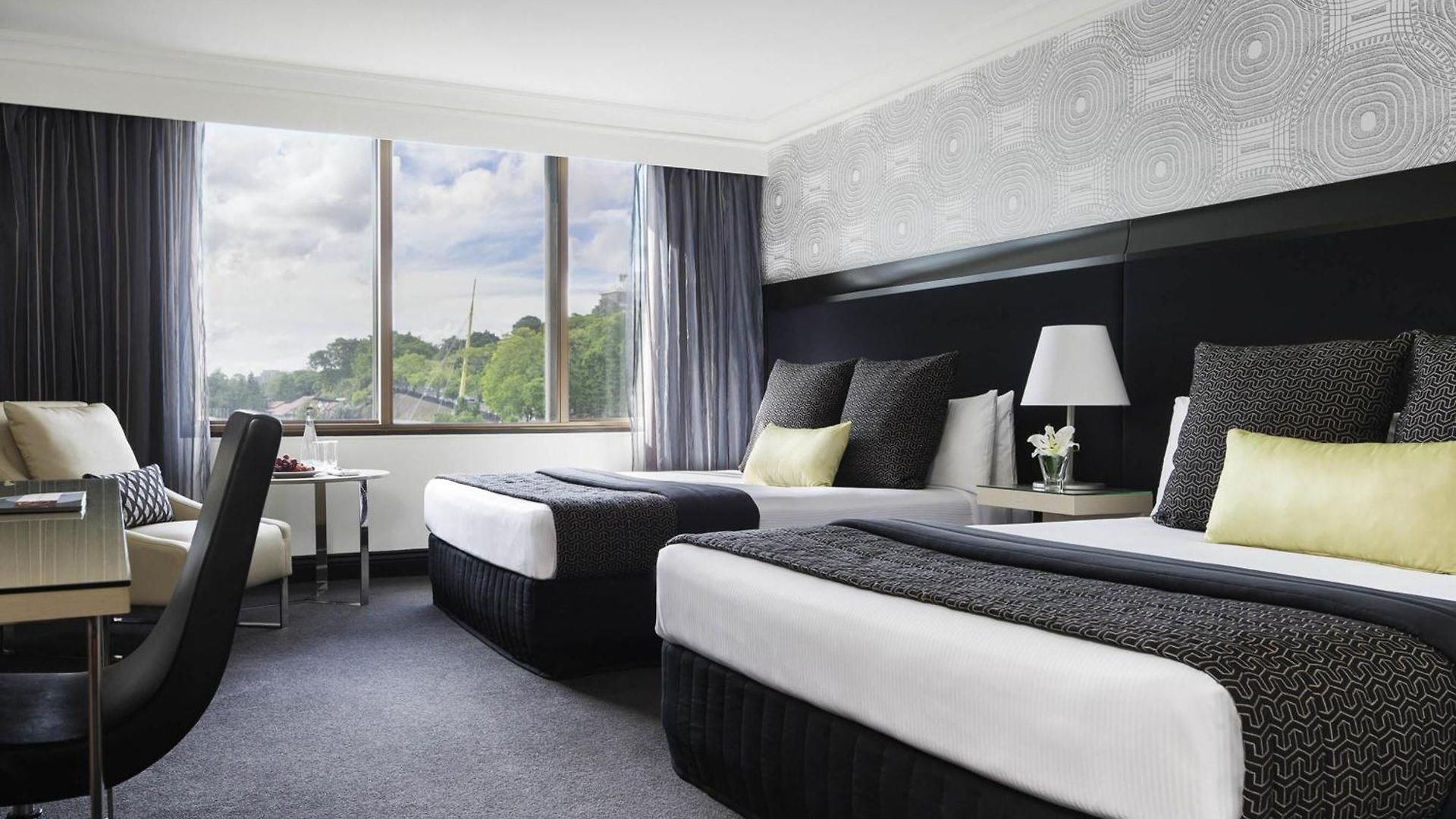 Pullman King George Square Hotel