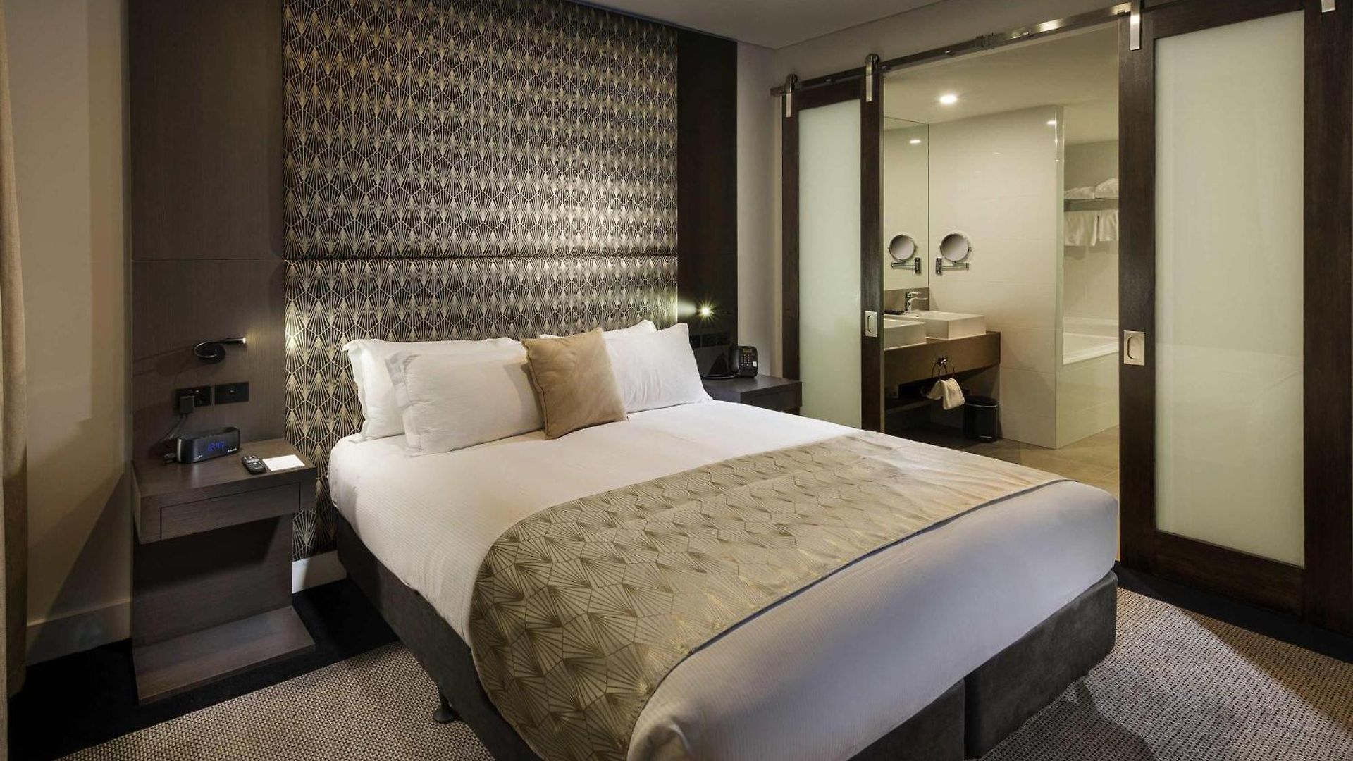 Hotel Pullman Airport 5*