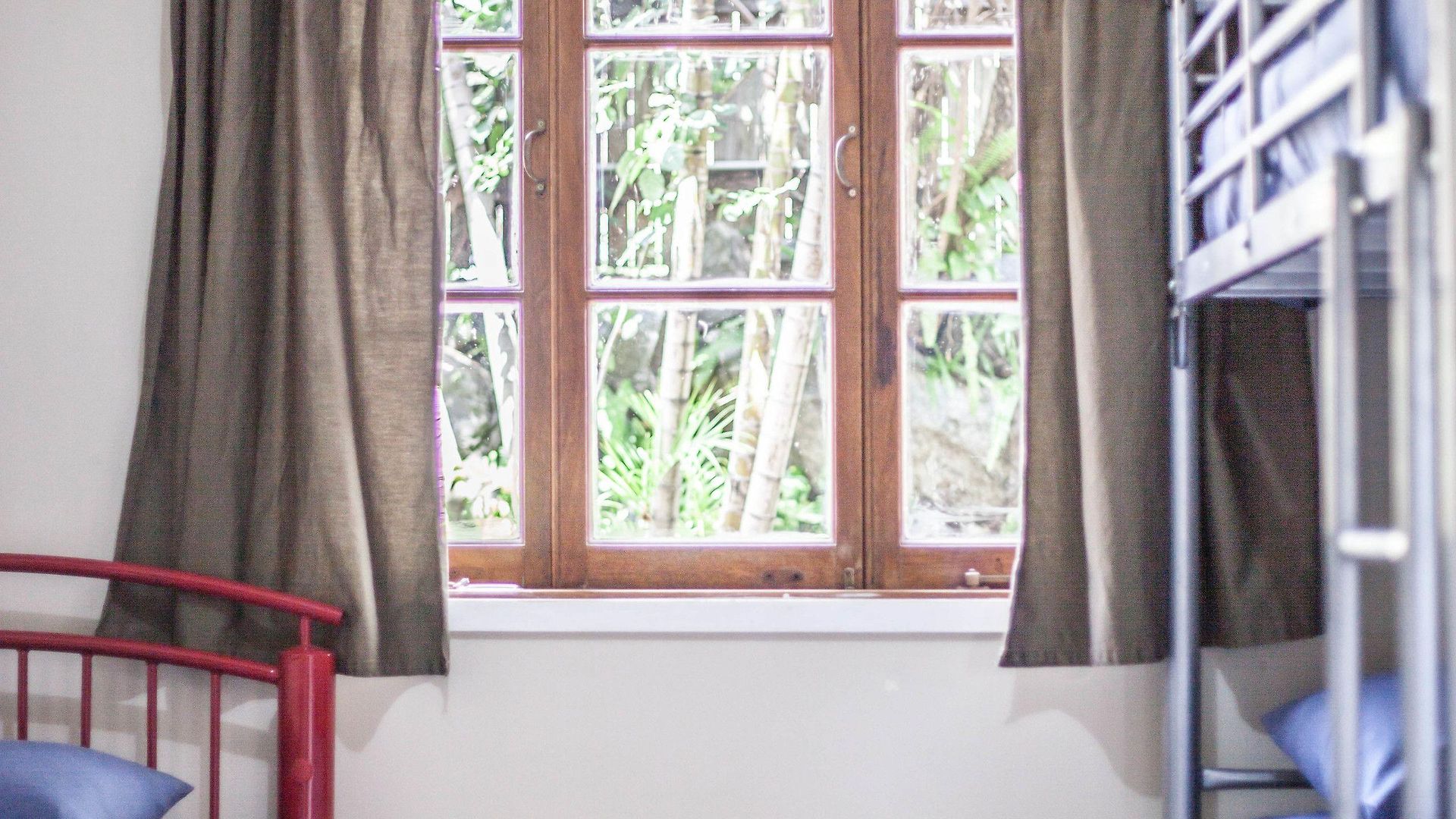 Hostel Somewhere To Backpackers