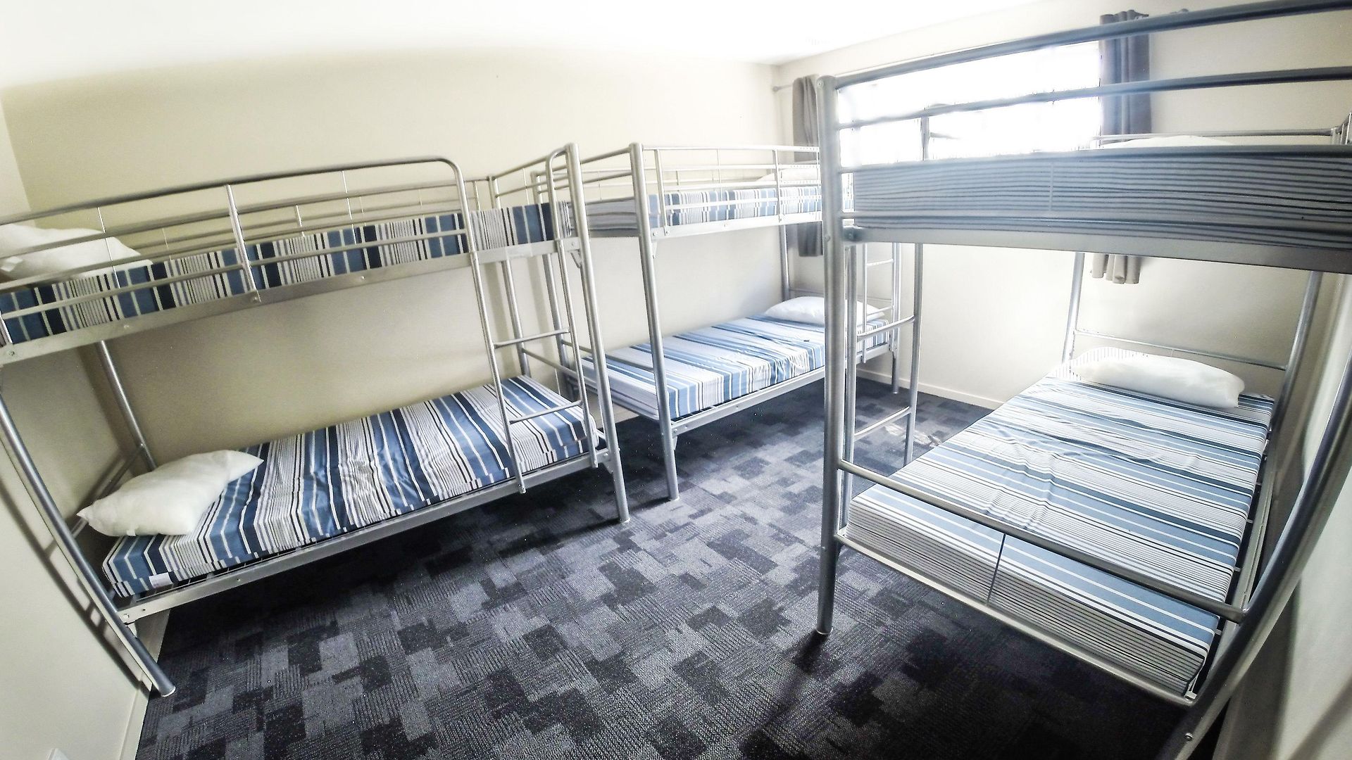 Somewhere To Backpackers Hostel Brisbane
