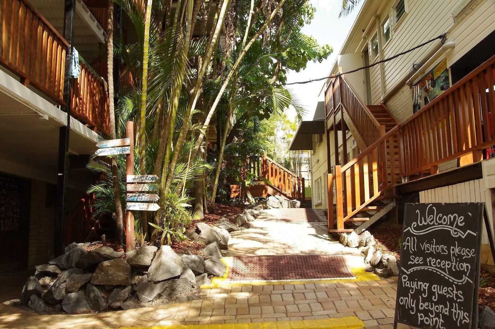 Hostel Somewhere To Backpackers *