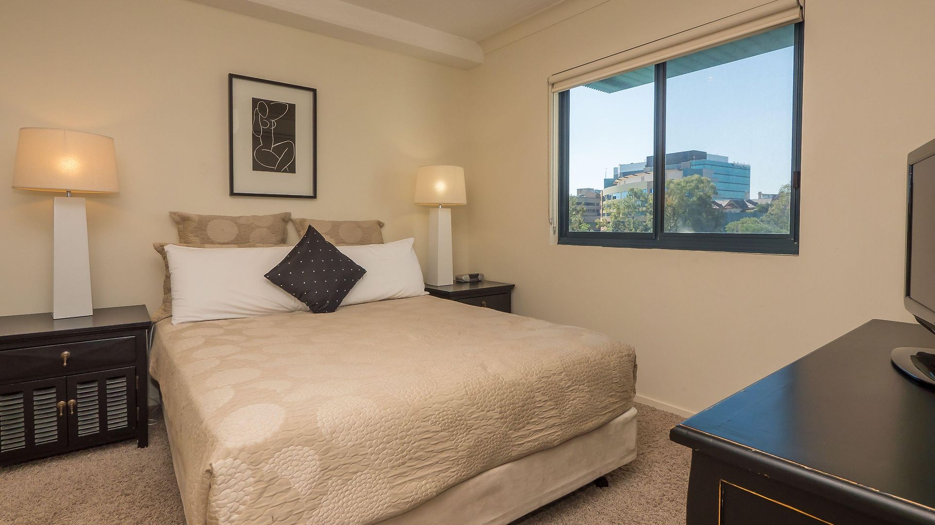 Aparthotel On The Park 5*