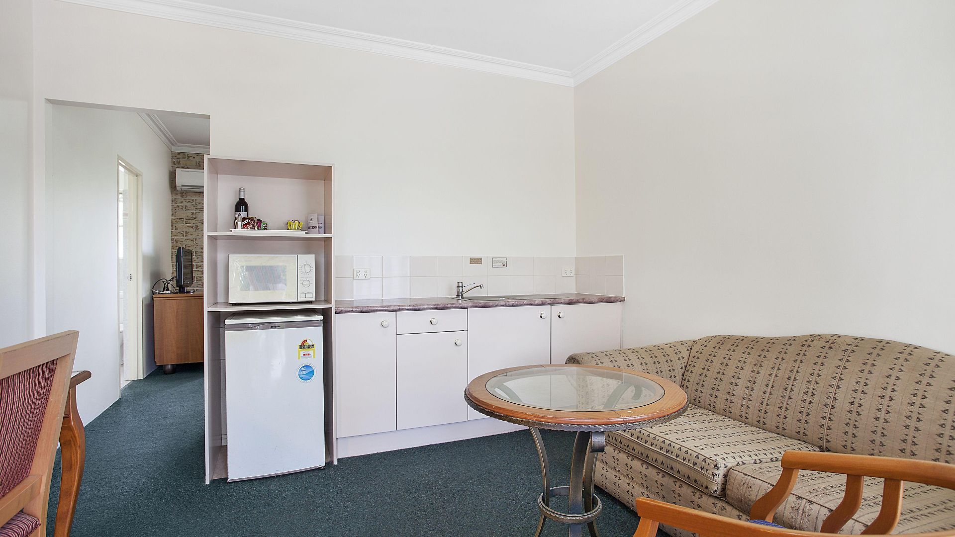 Coopers Colonial Motel 4*