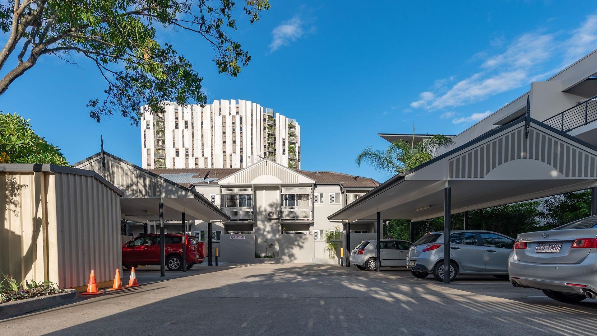 Benson Court Motel 4*