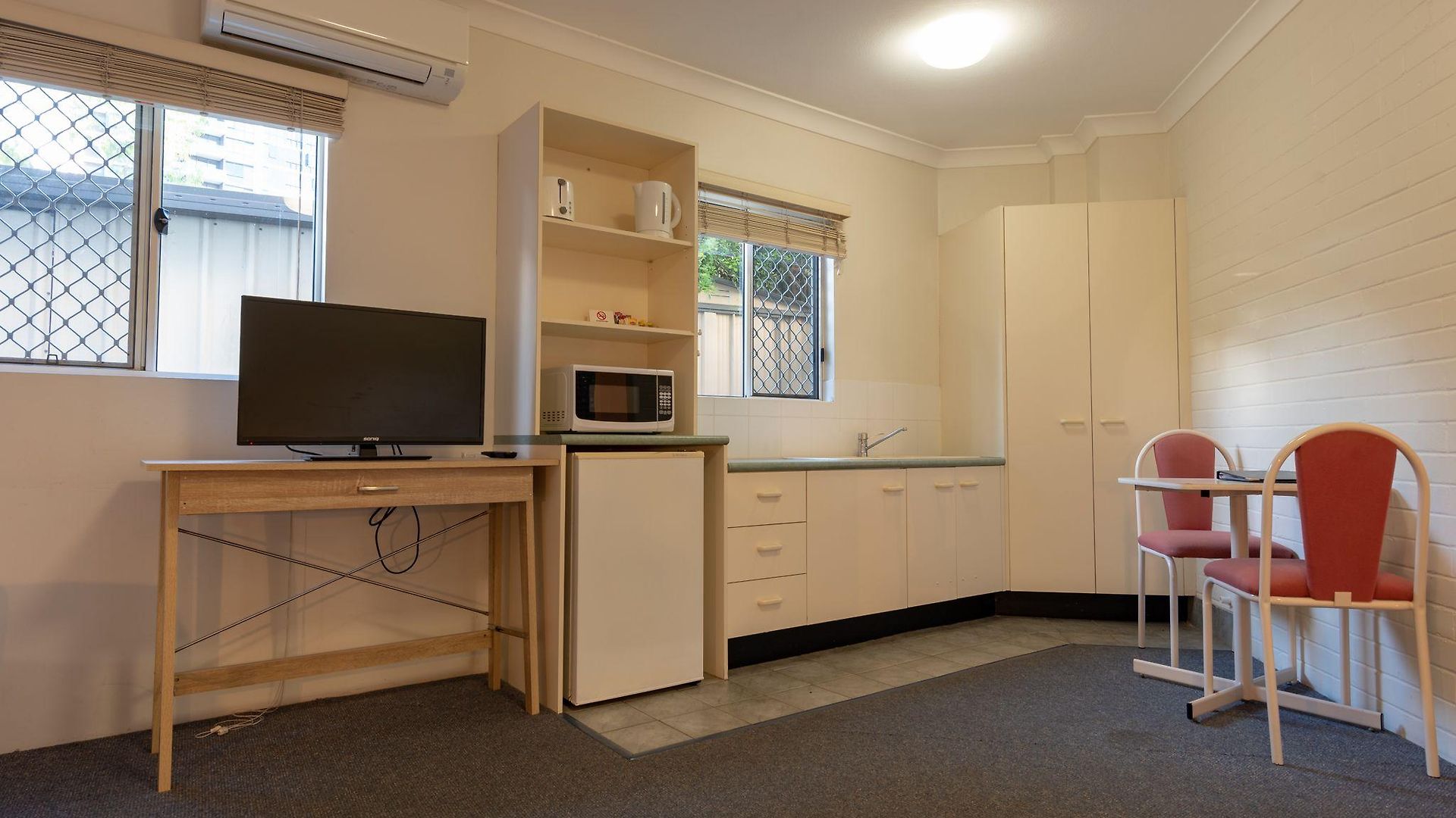 Benson Court 4*