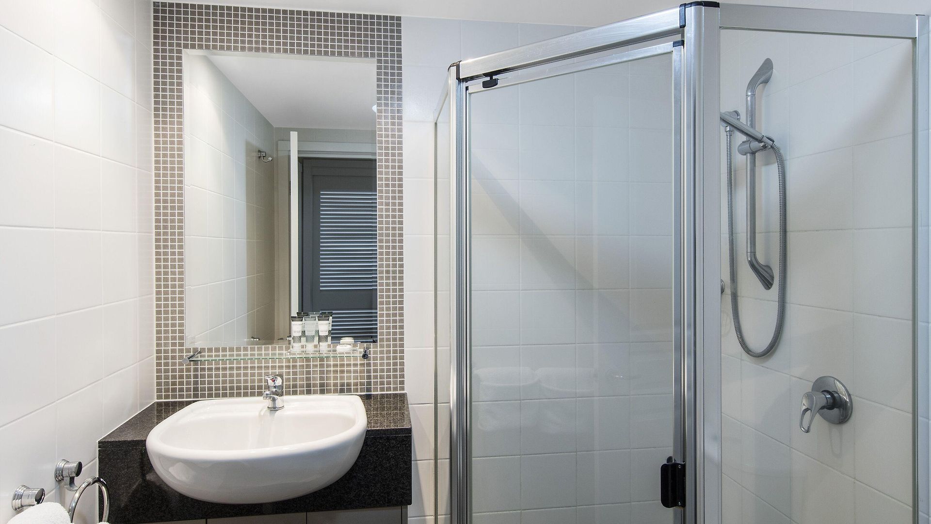 Oaks Mews Aparthotel 4*