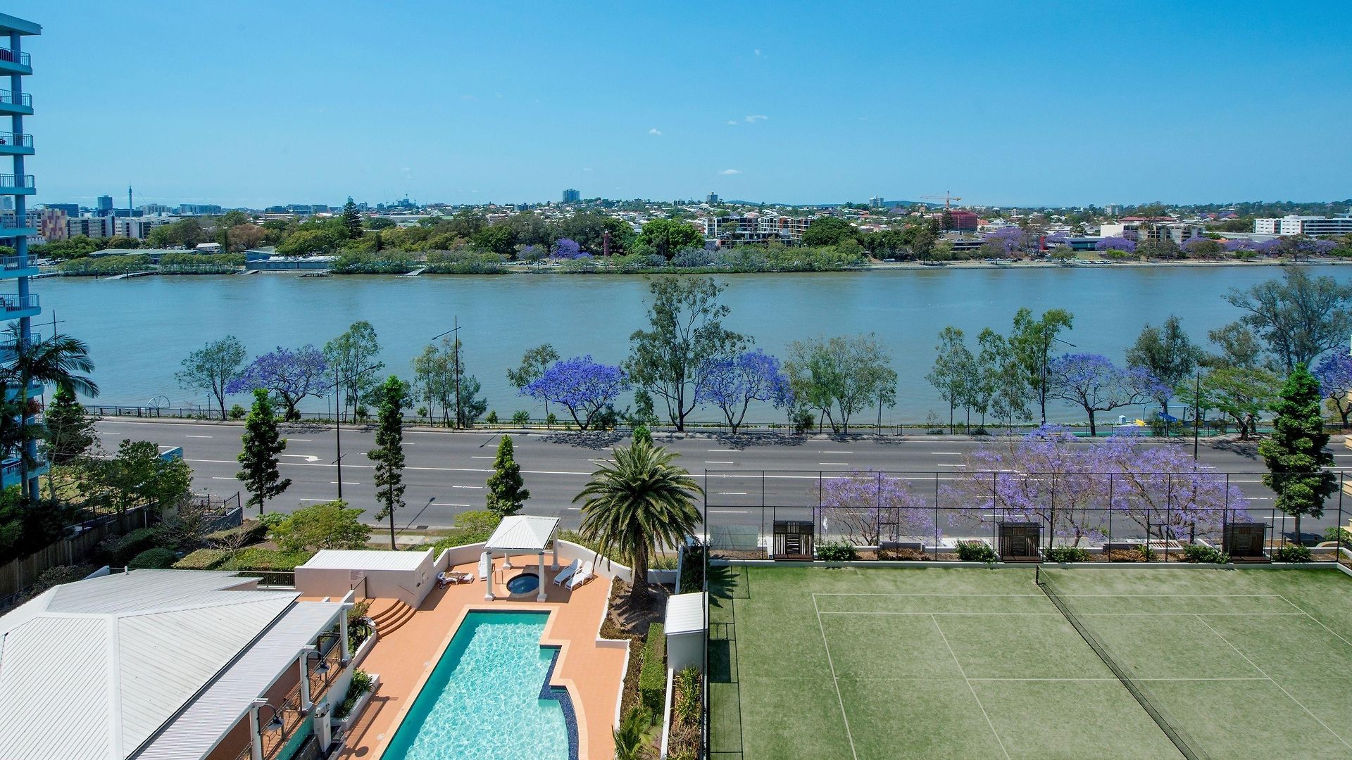 The Oasis Aparthotel 4*