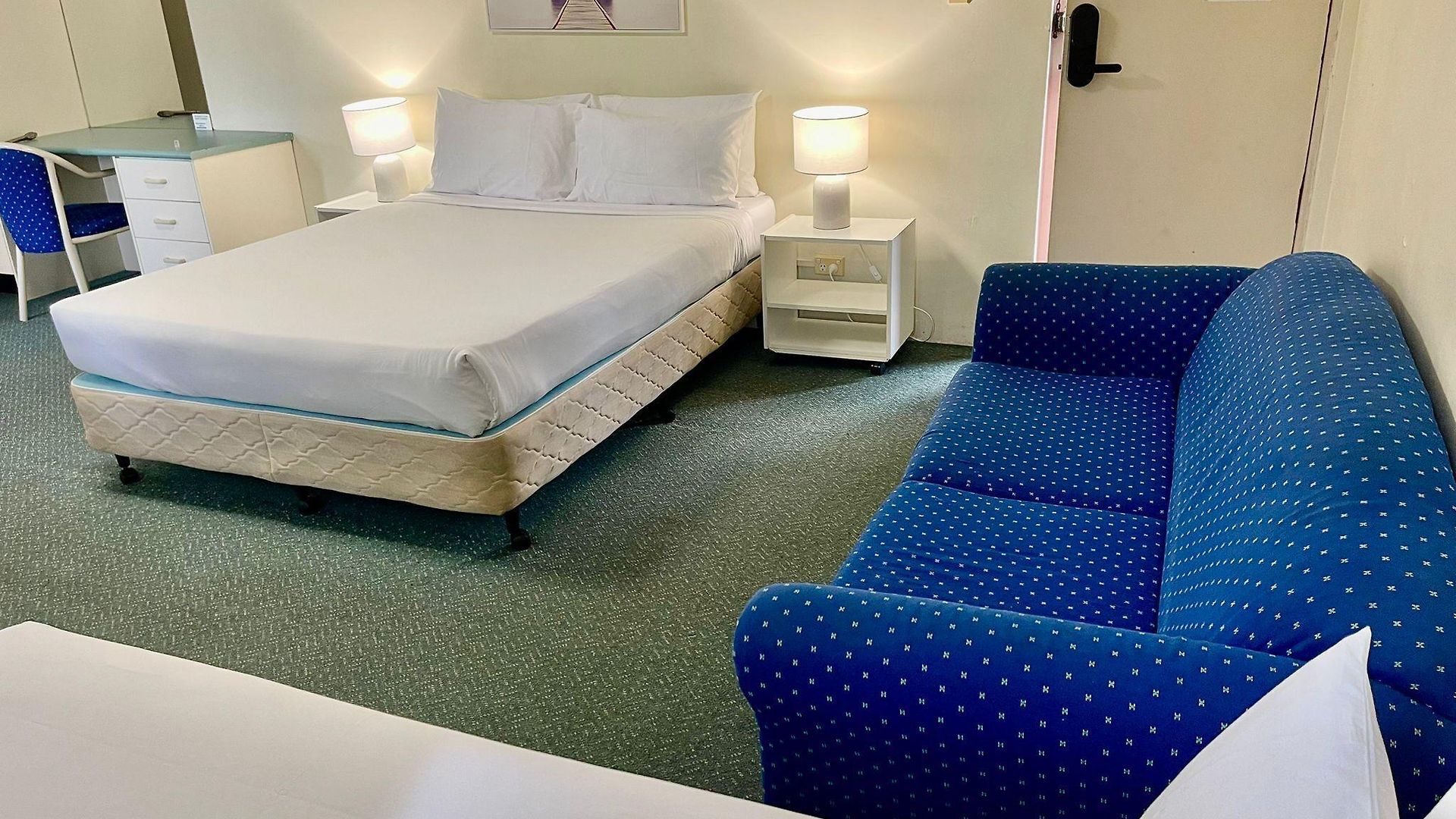 Paramount Motel