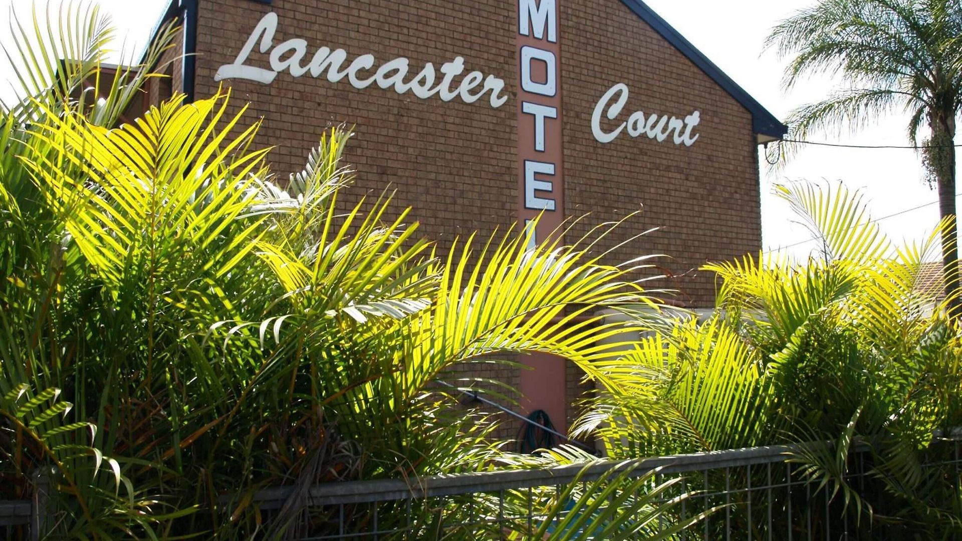 Lancaster Court Motel