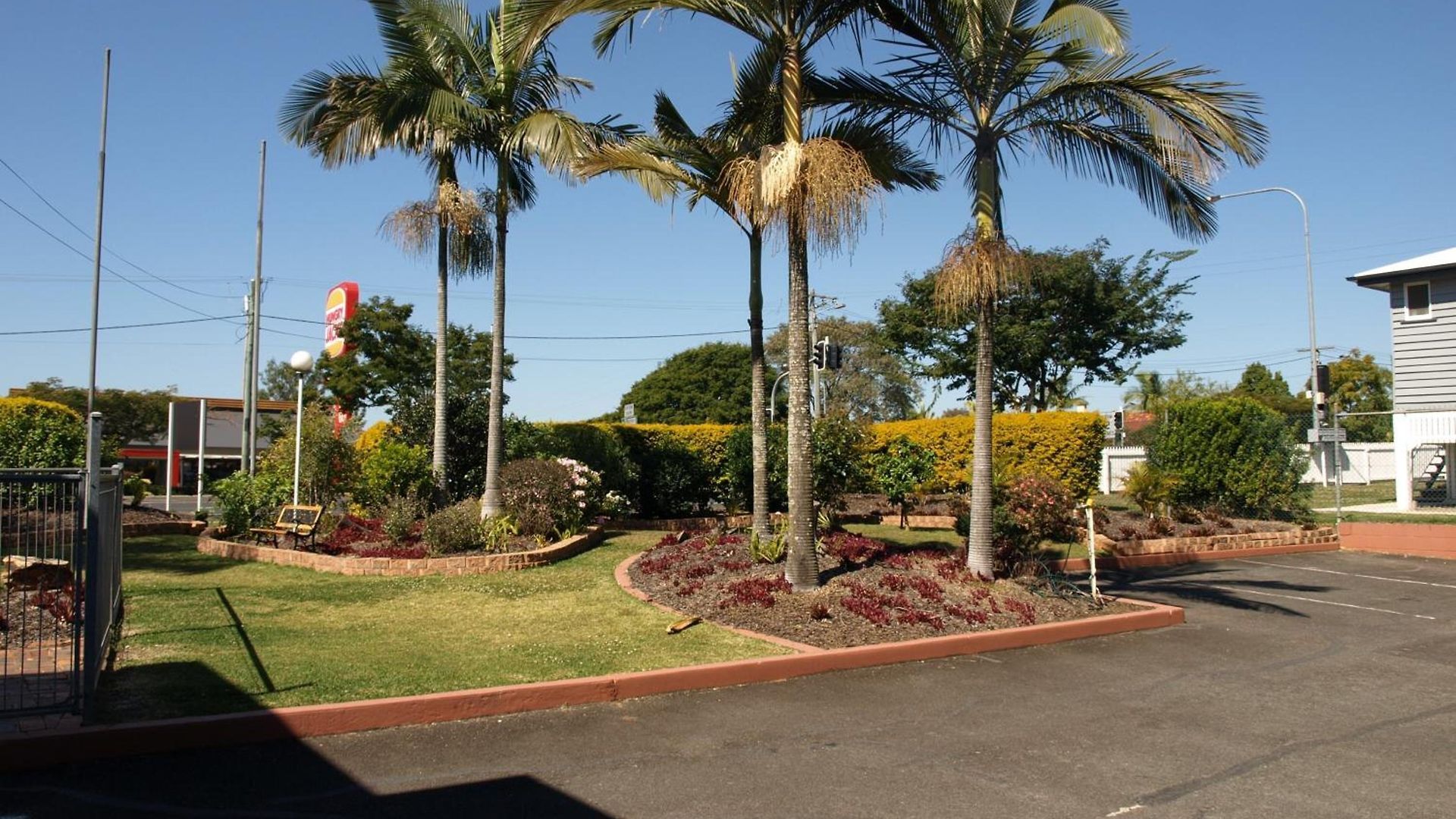 Lancaster Court Motel 4*