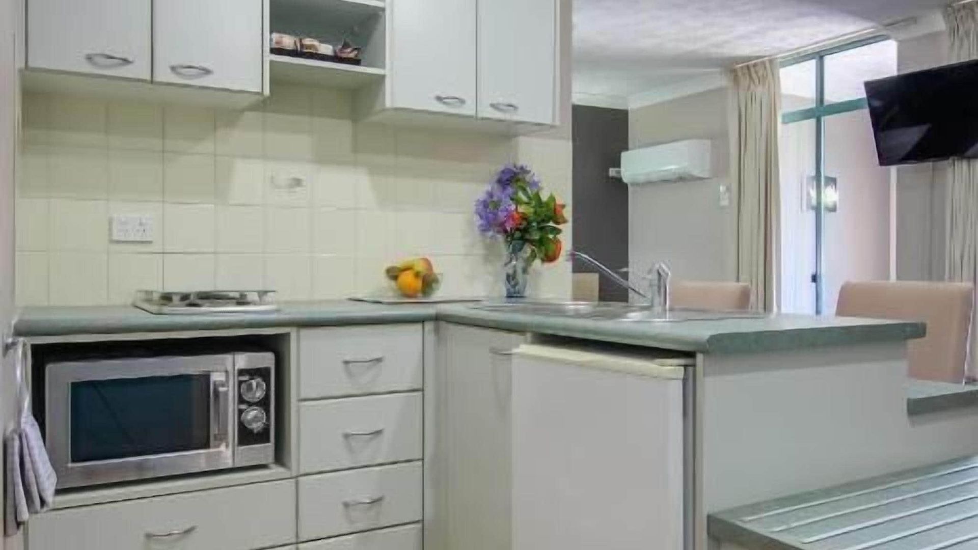 Albion Manor Motel 4*
