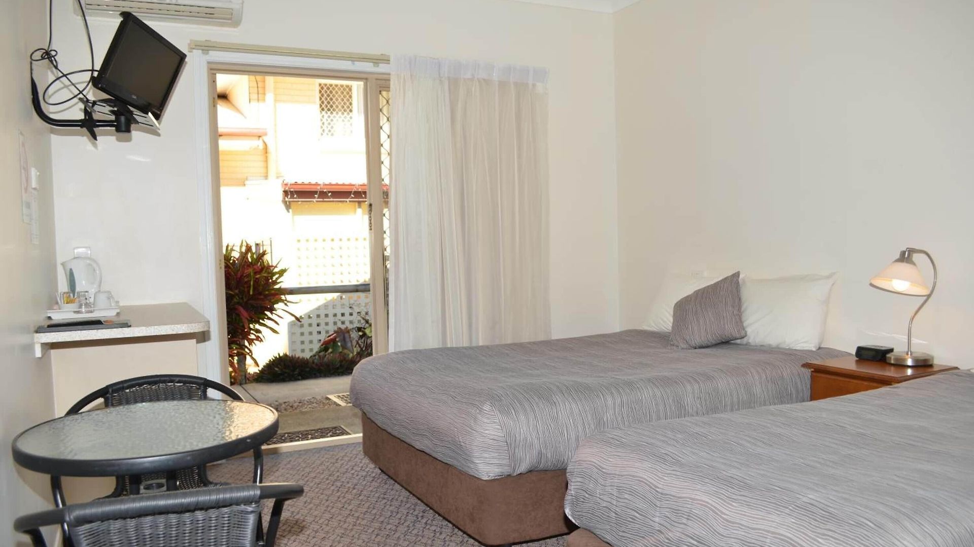 Redland Bay 3*