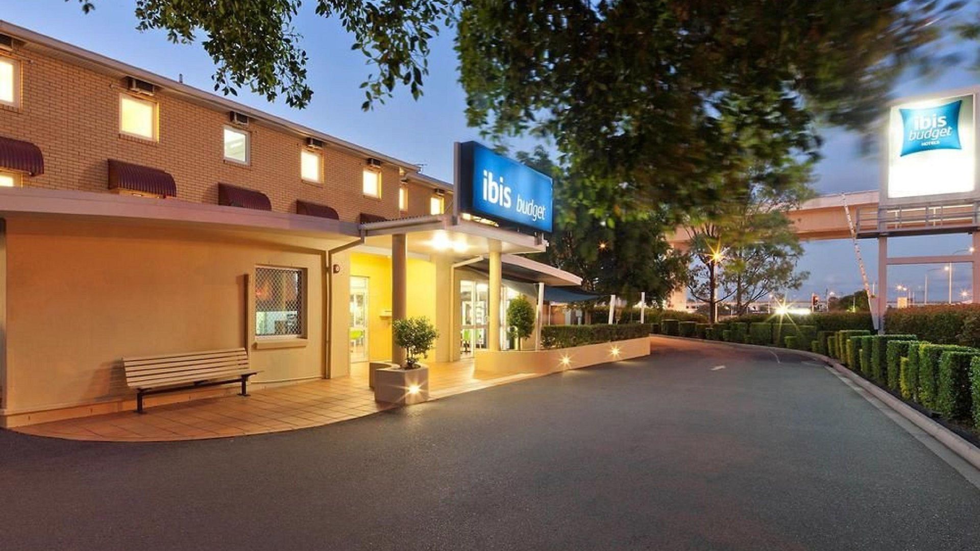 Ibis Budget Airport Hotel 3*