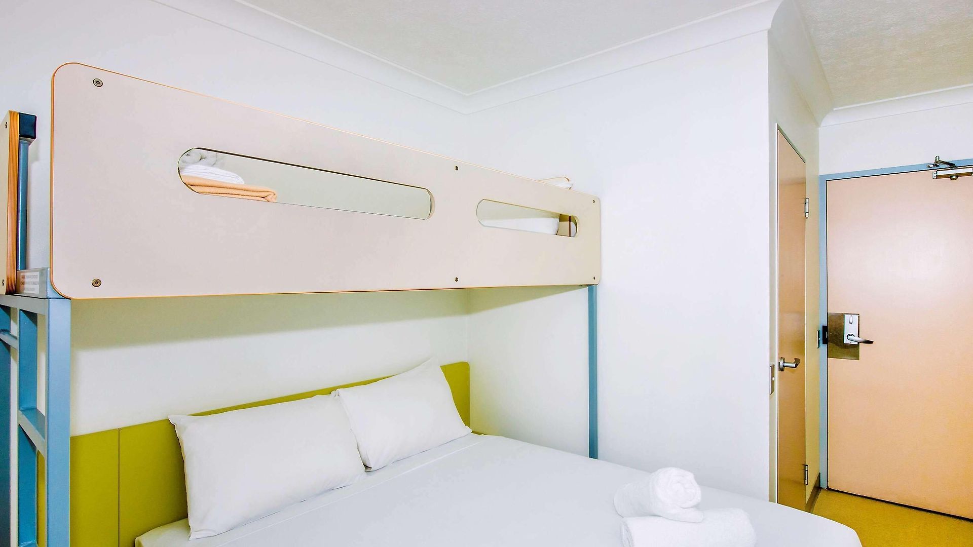 Ibis Budget Airport Hotel 3*