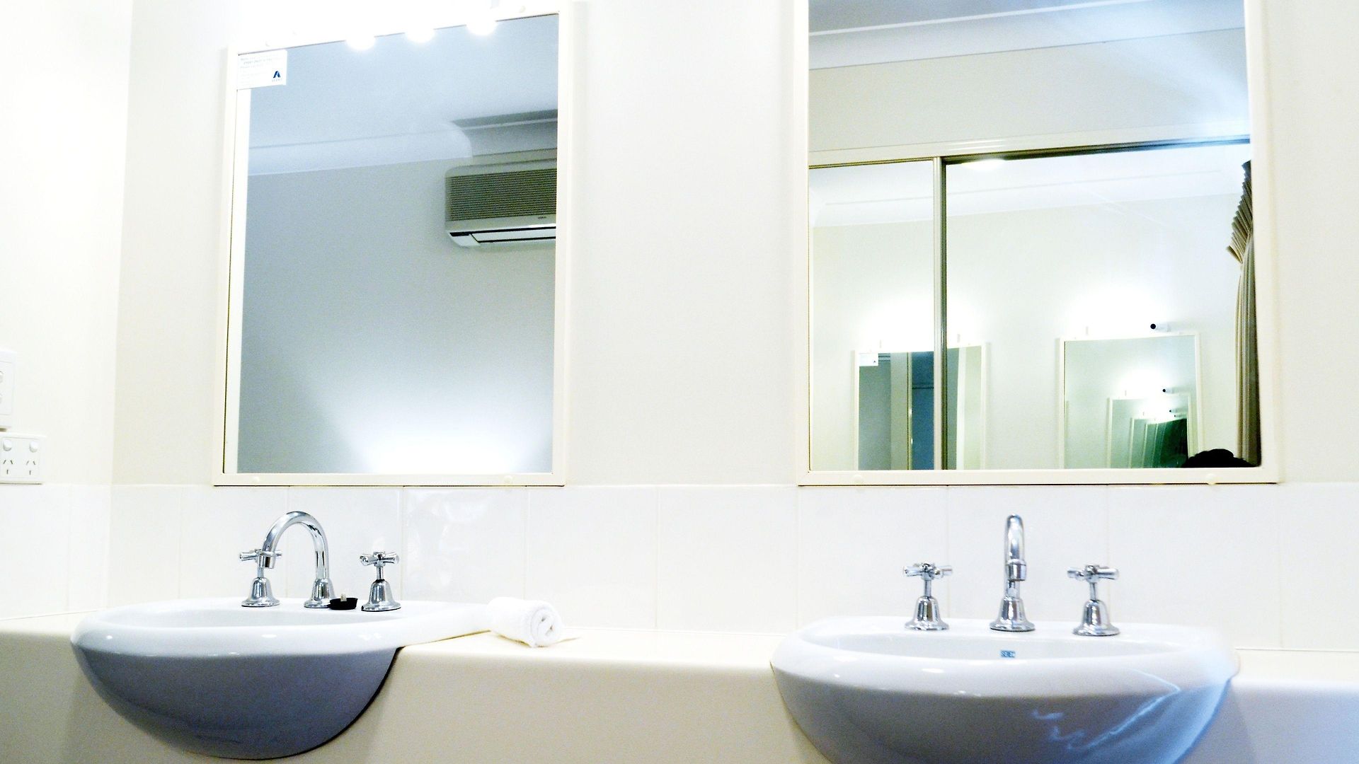 Spring Hill Mews Aparthotel 4*