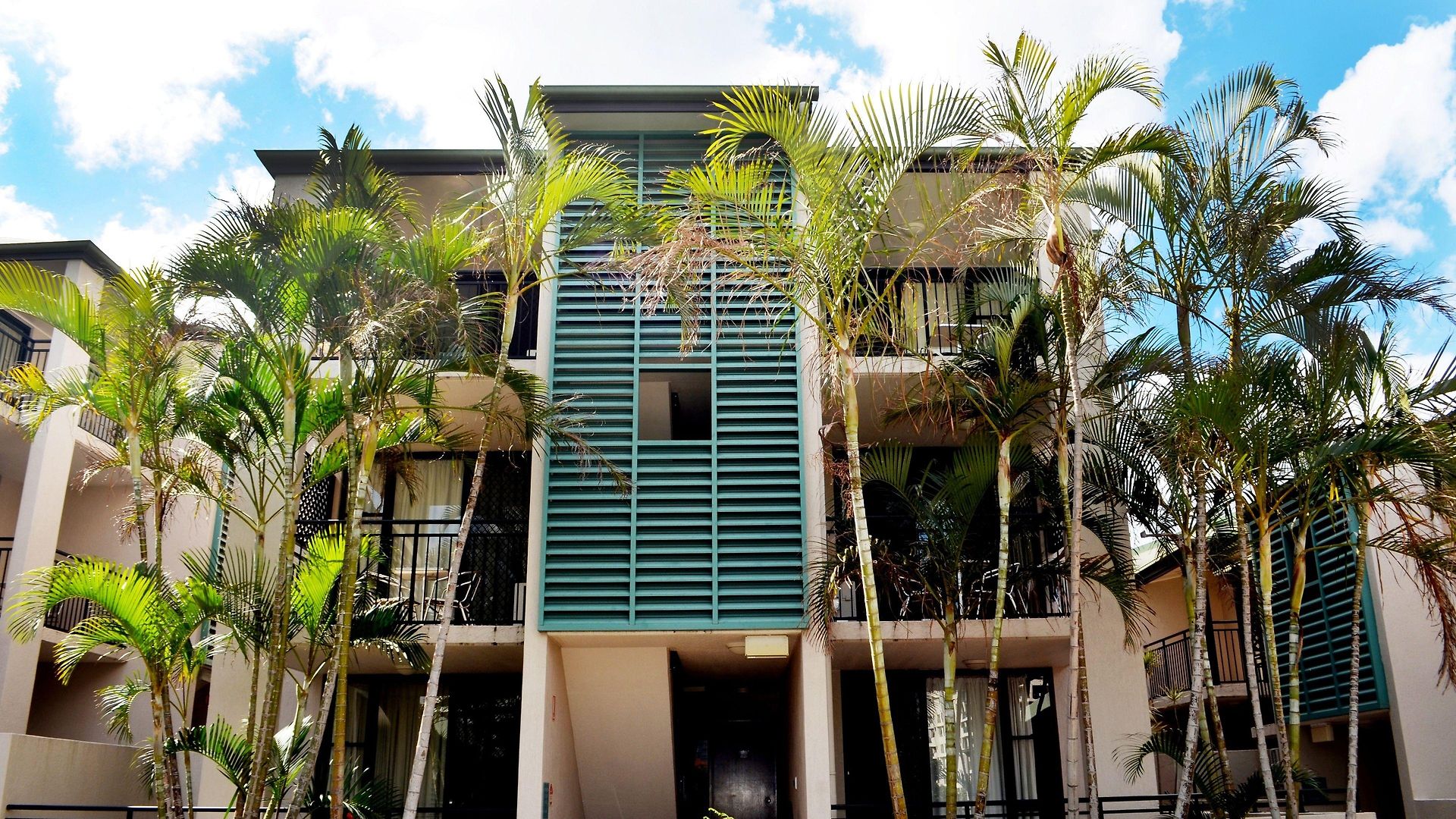 Spring Hill Mews Aparthotel 4*