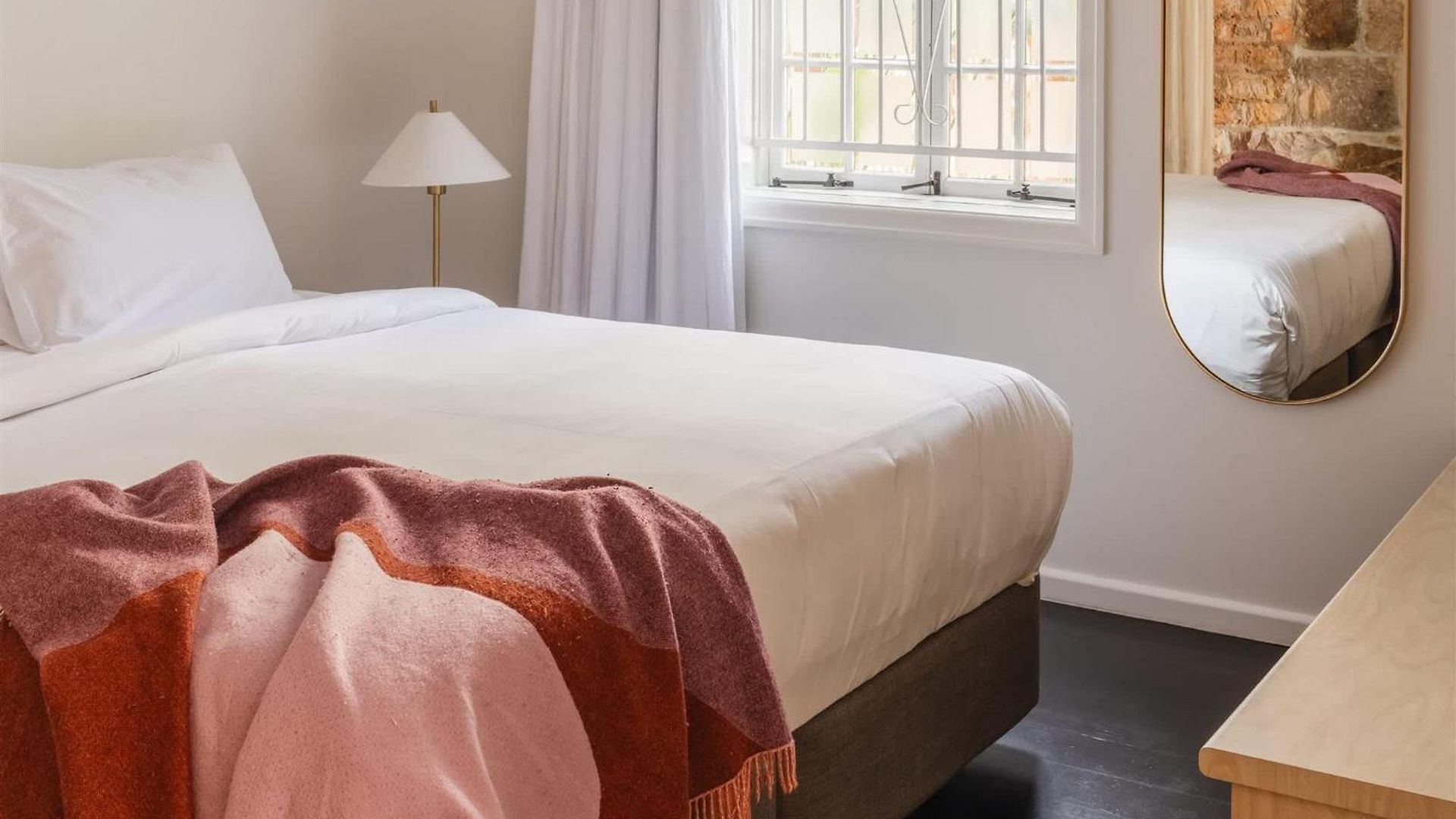 Miss Midgley's - Principals Office 1 King Bed Brisbane