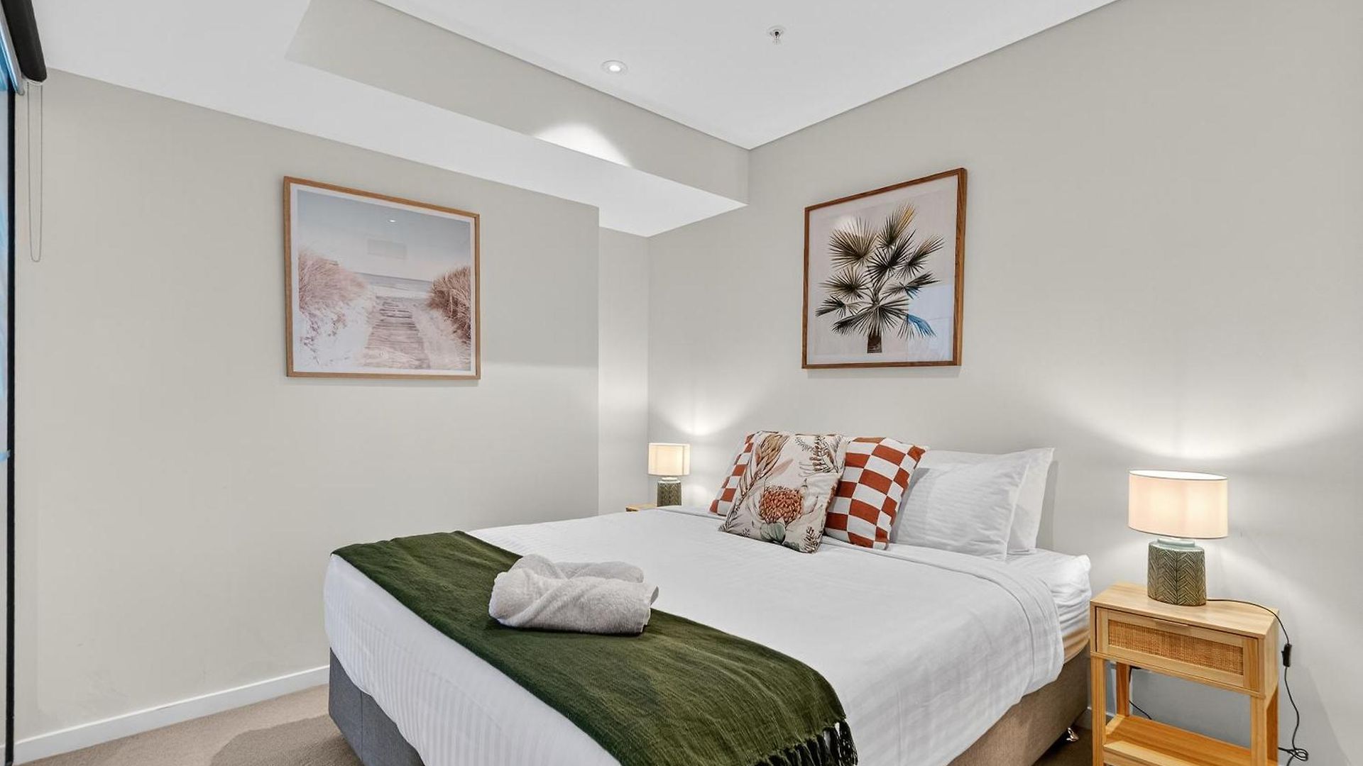 Oasis Retreat On Level 71 In Skytower Apartment