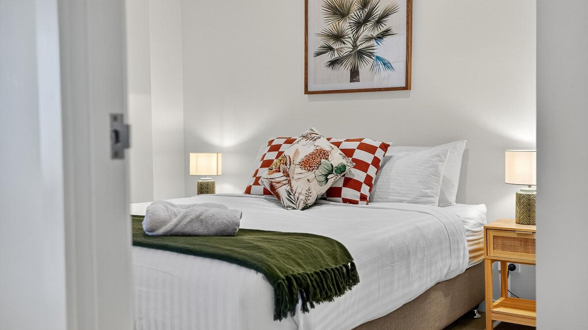 Oasis Retreat On Level 71 In Skytower Apartment