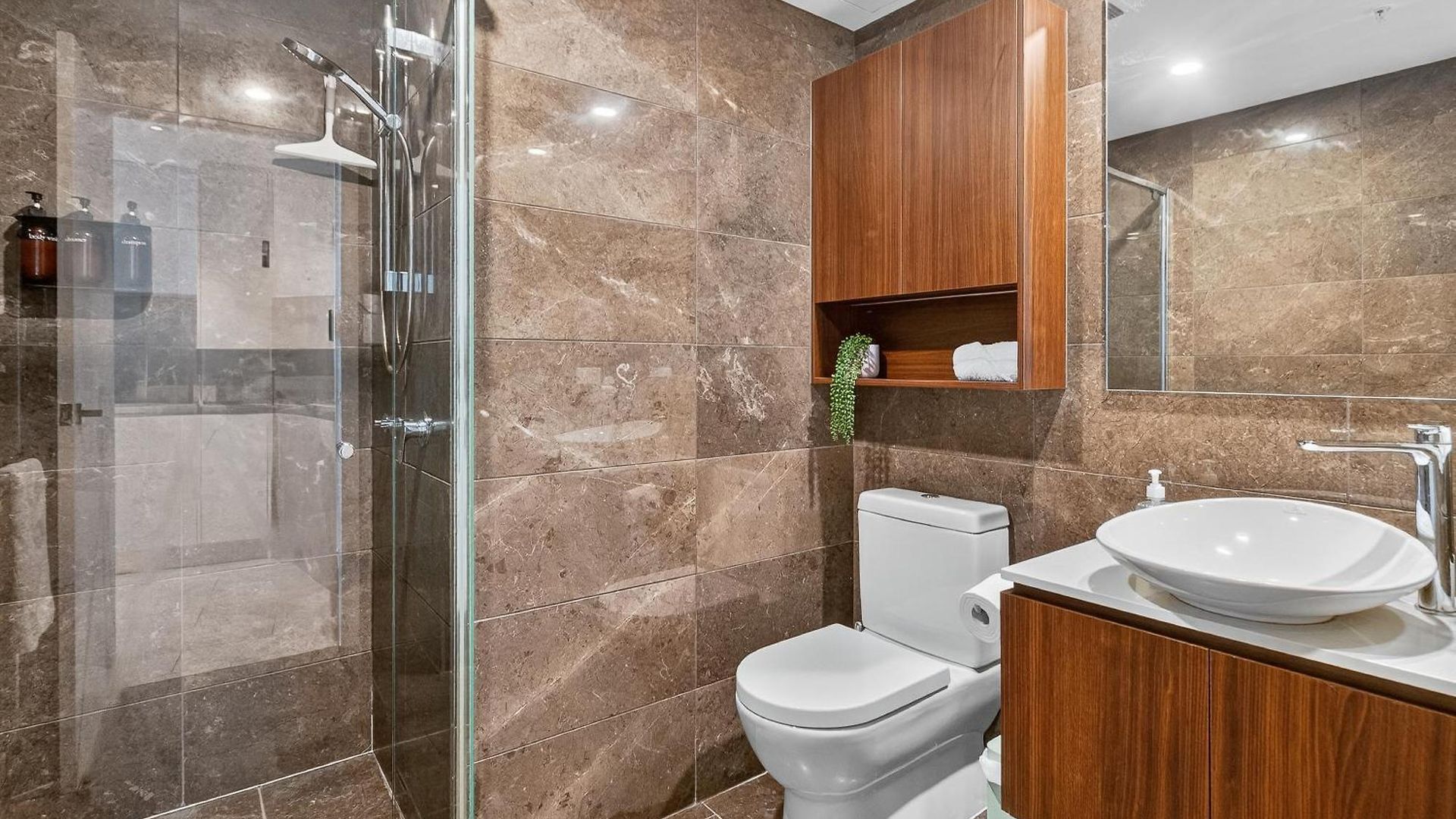 Oasis Retreat On Level 71 In Skytower Apartment Brisbane
