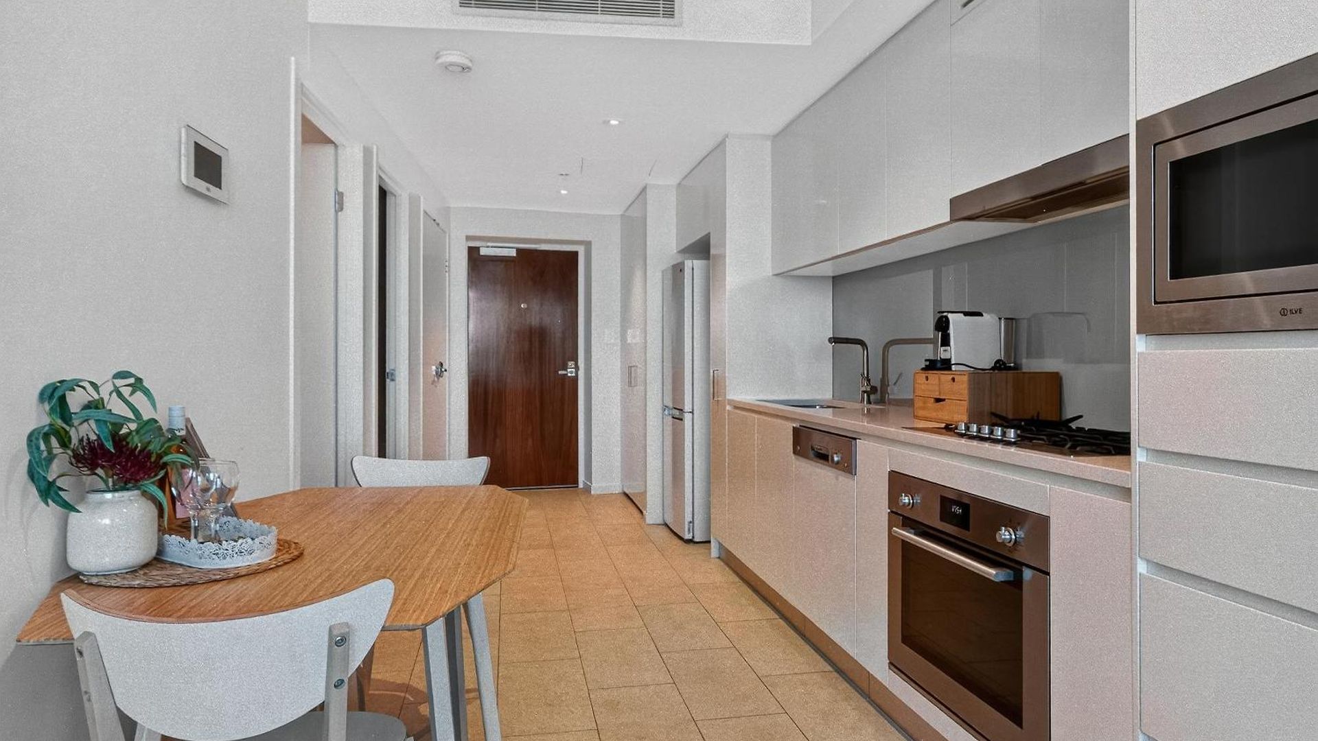 Oasis Retreat On Level 71 In Skytower Apartment *