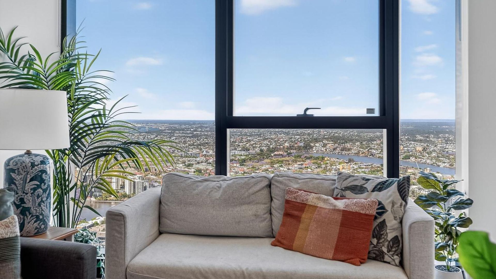 Oasis Retreat On Level 71 In Skytower Apartment *